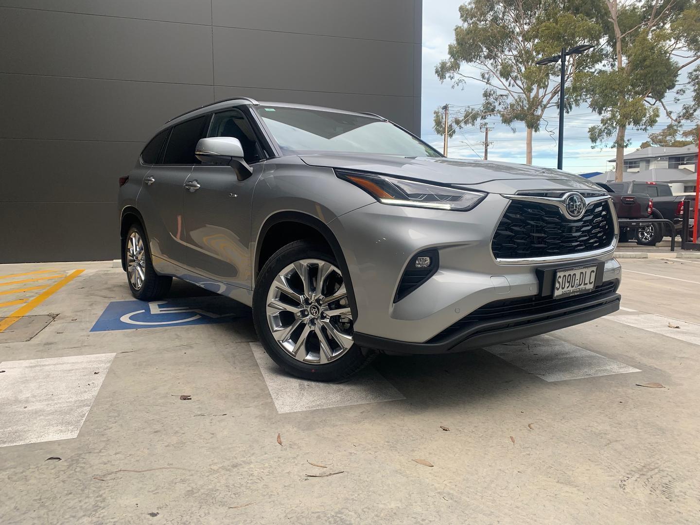 2025 Toyota Kluger Grande — photo 1