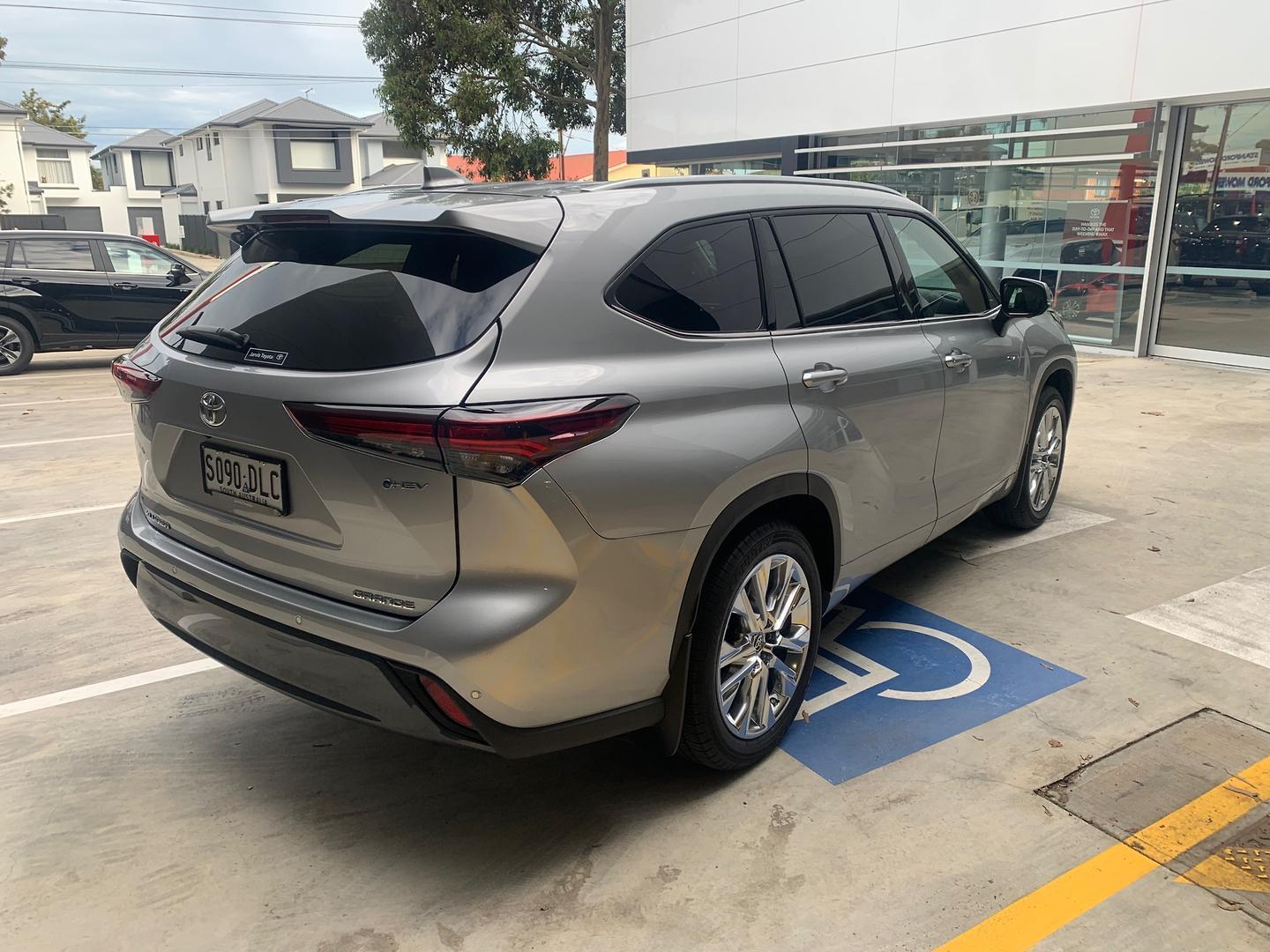 2025 Toyota Kluger Grande — photo 2