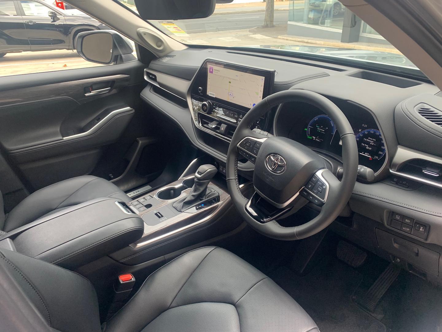 2025 Toyota Kluger Grande — photo 4