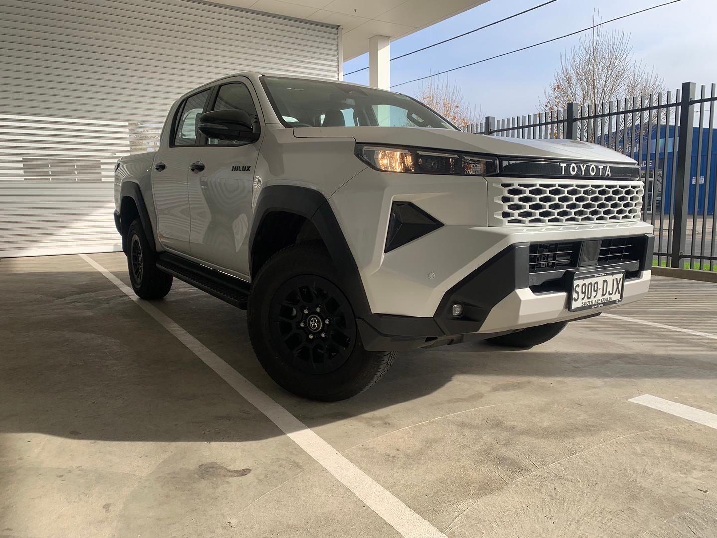 2025 Demo Toyota Hilux SR