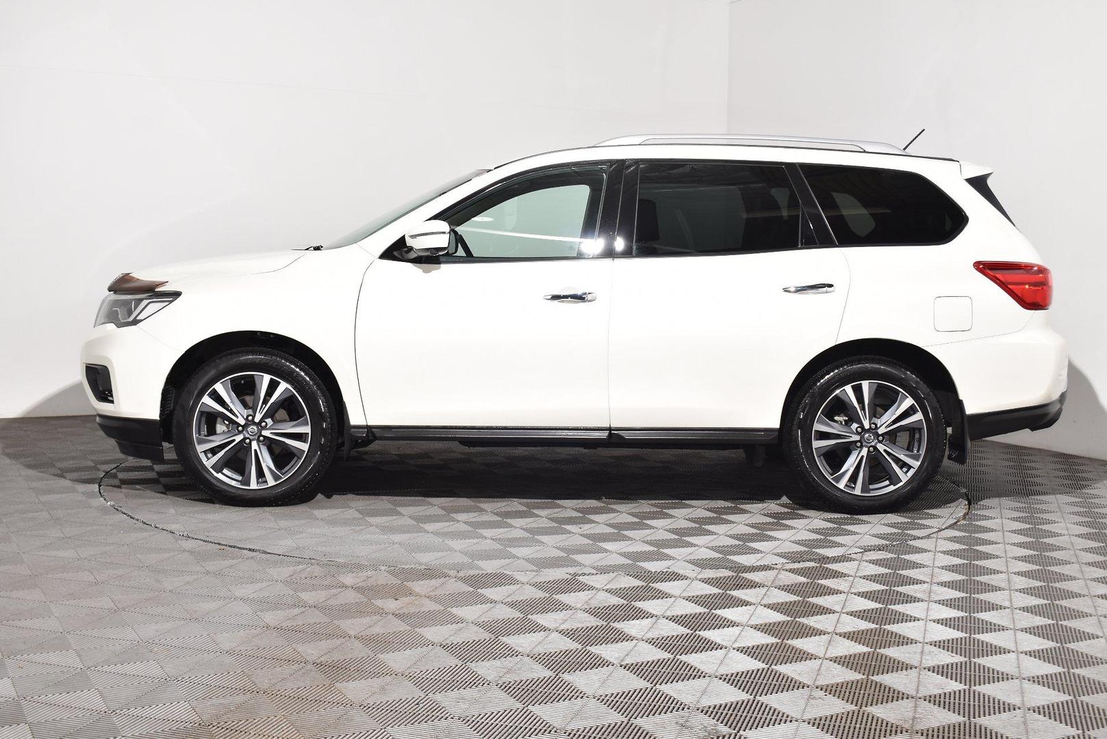 2020 Nissan Pathfinder Ti — photo 11