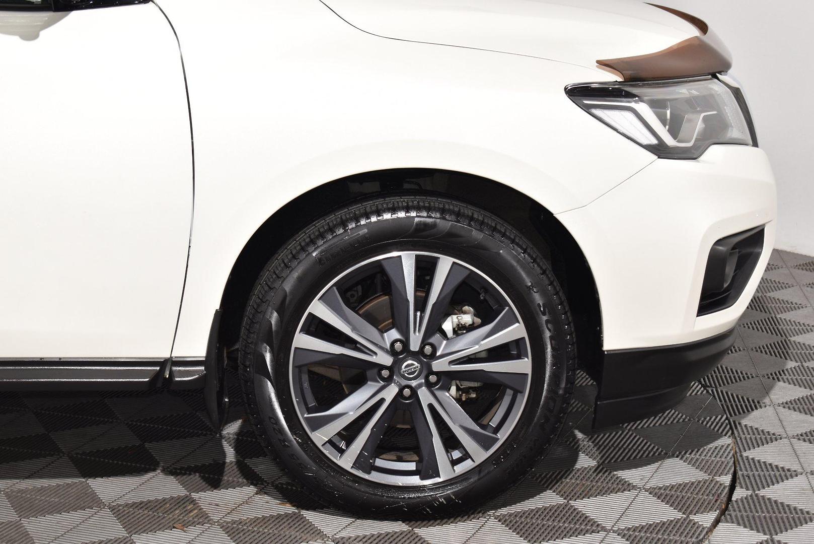 2020 Nissan Pathfinder Ti — photo 18