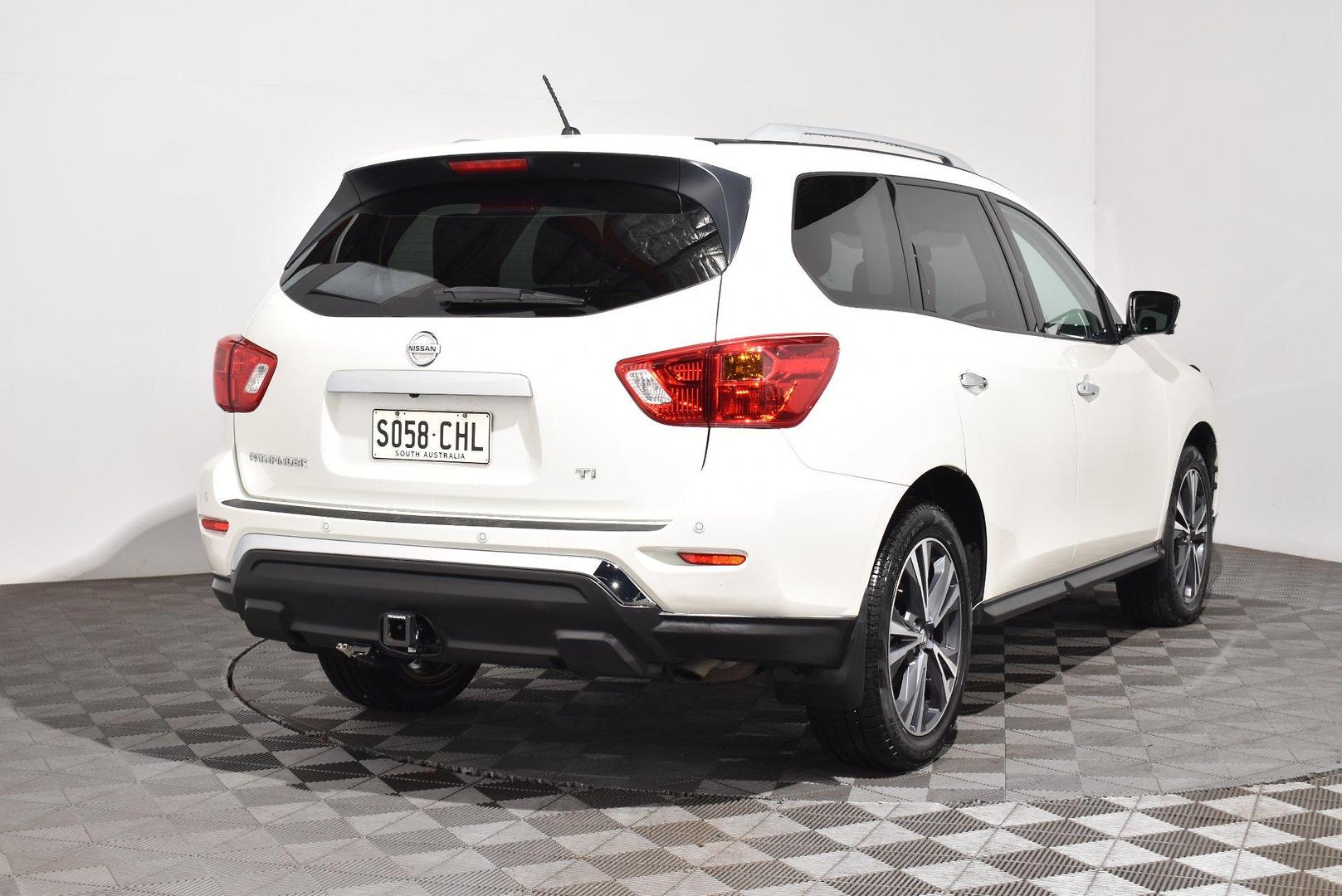2020 Nissan Pathfinder Ti — photo 2