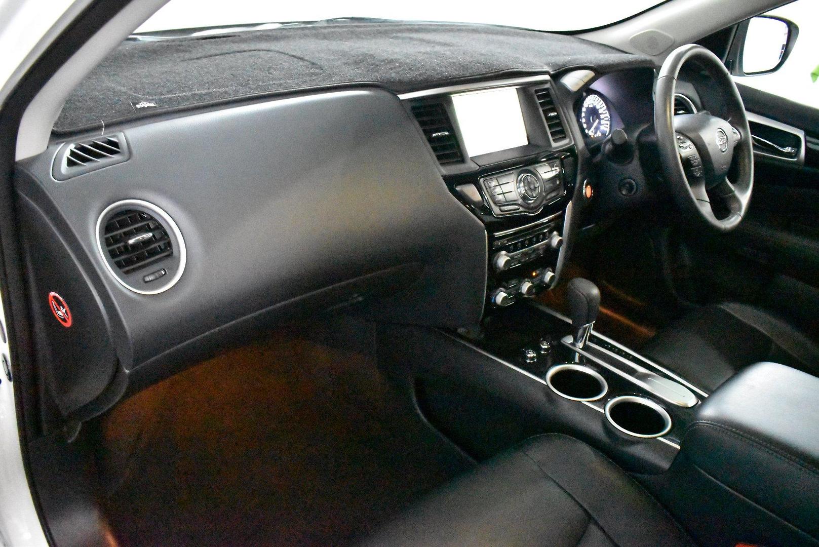 2020 Nissan Pathfinder Ti — photo 6
