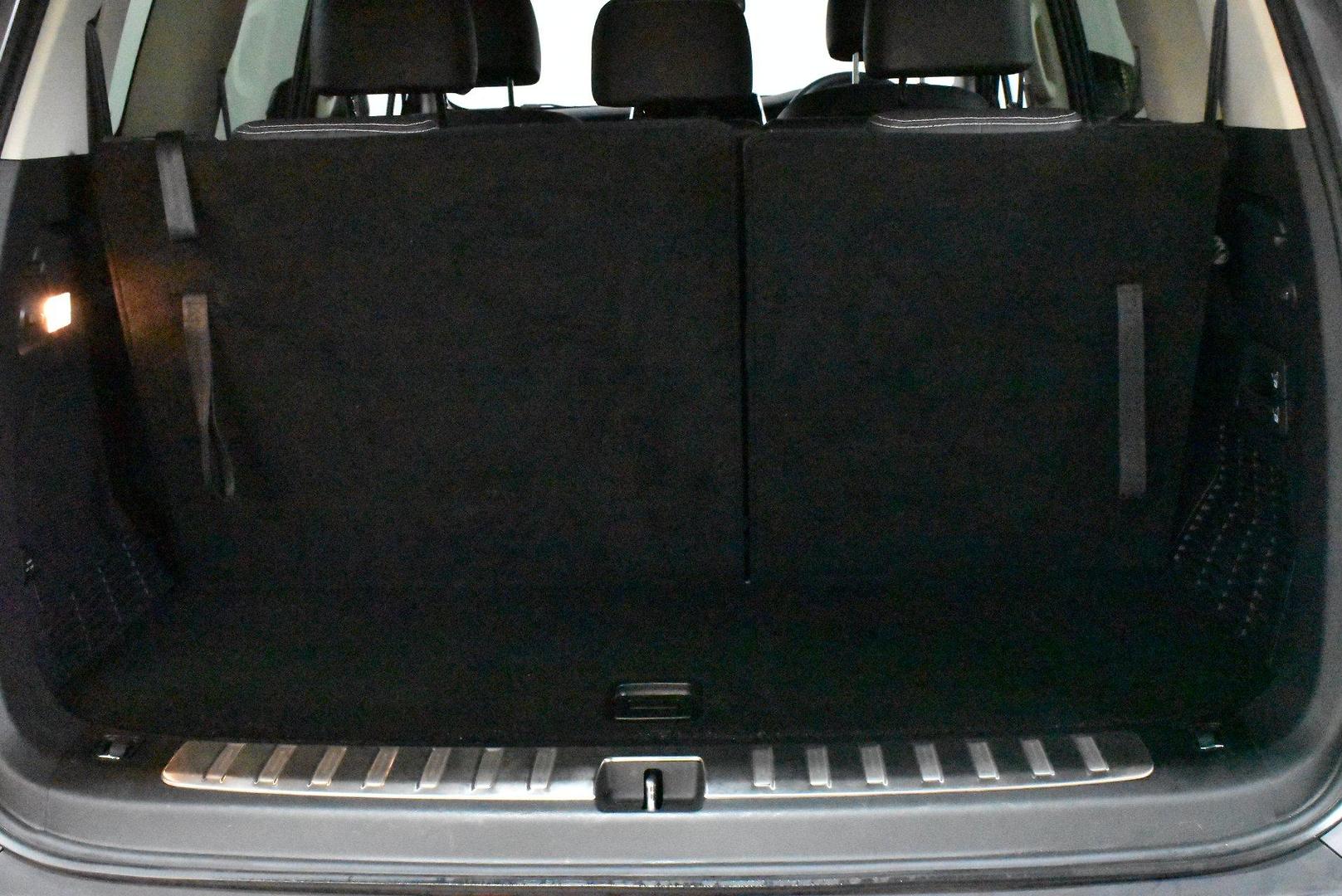 2022 LDV D90 Executive — photo 16