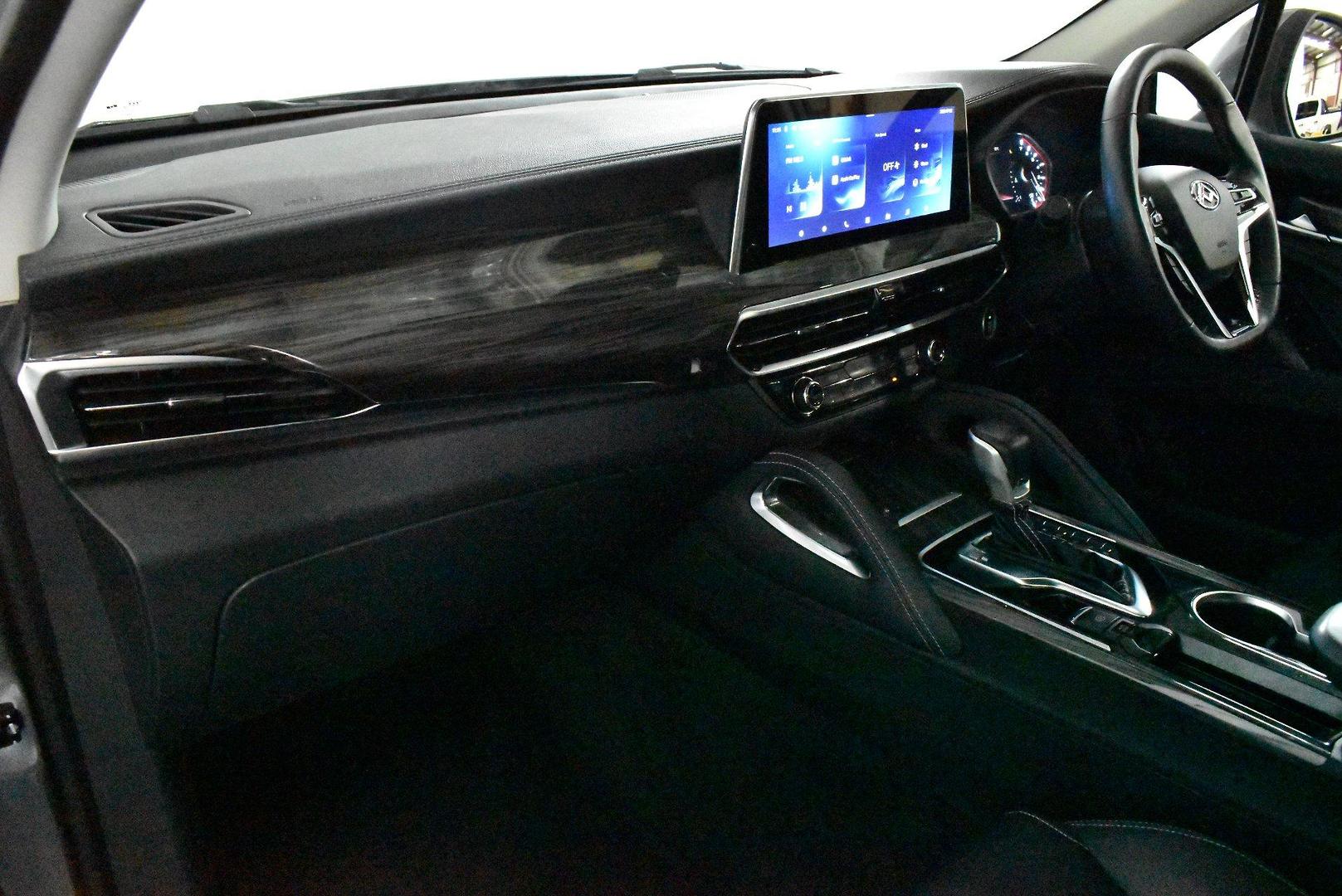 2022 LDV D90 Executive — photo 6