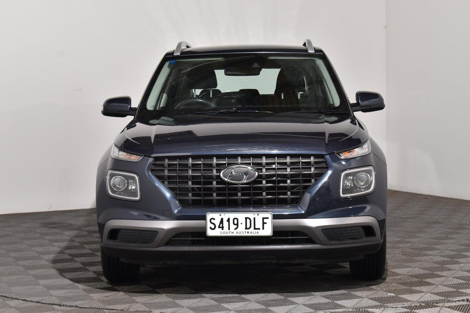 2020 Hyundai Venue Active — photo 3