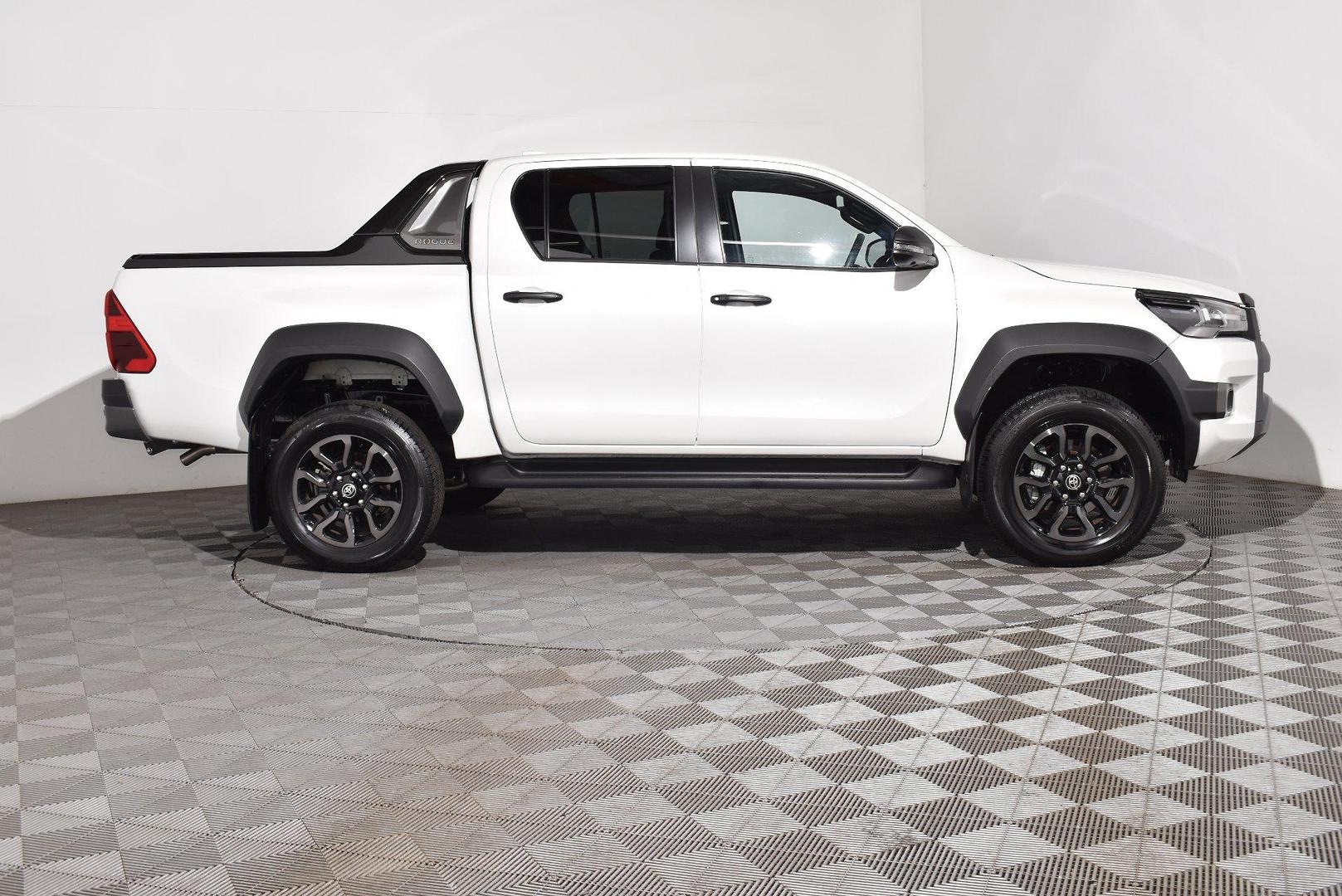 2024 Toyota Hilux Rogue 48V — photo 10