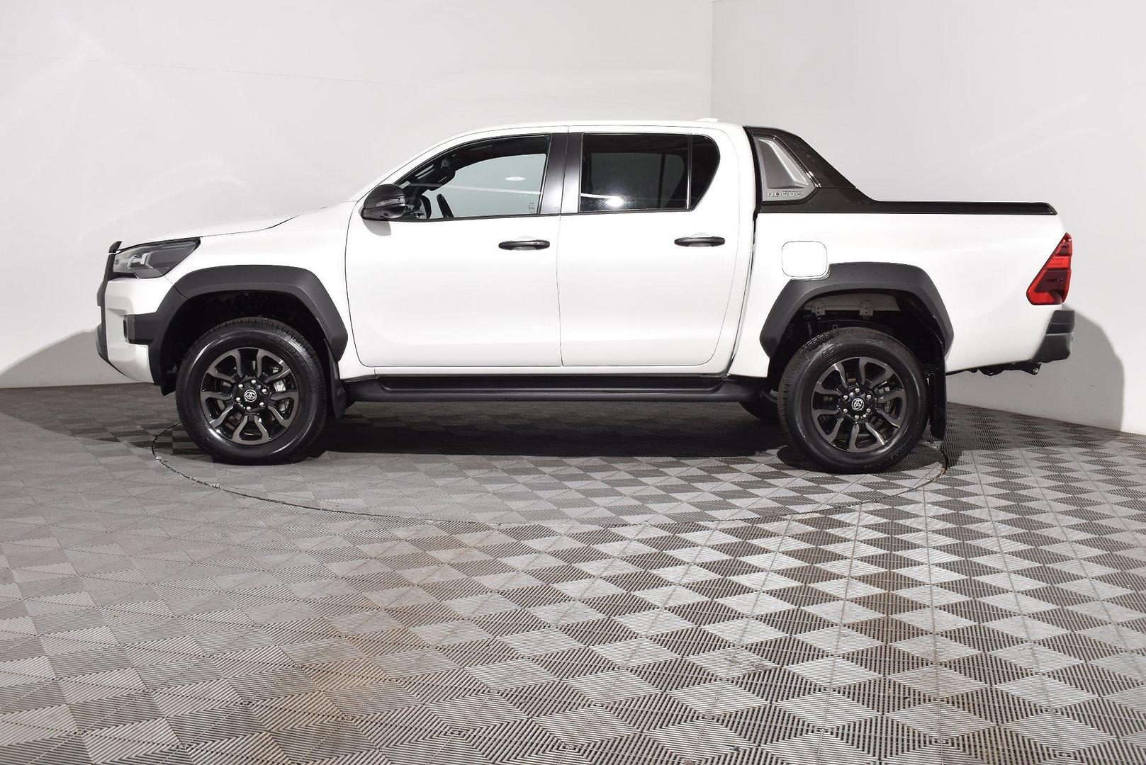2024 Toyota Hilux Rogue 48V — photo 11