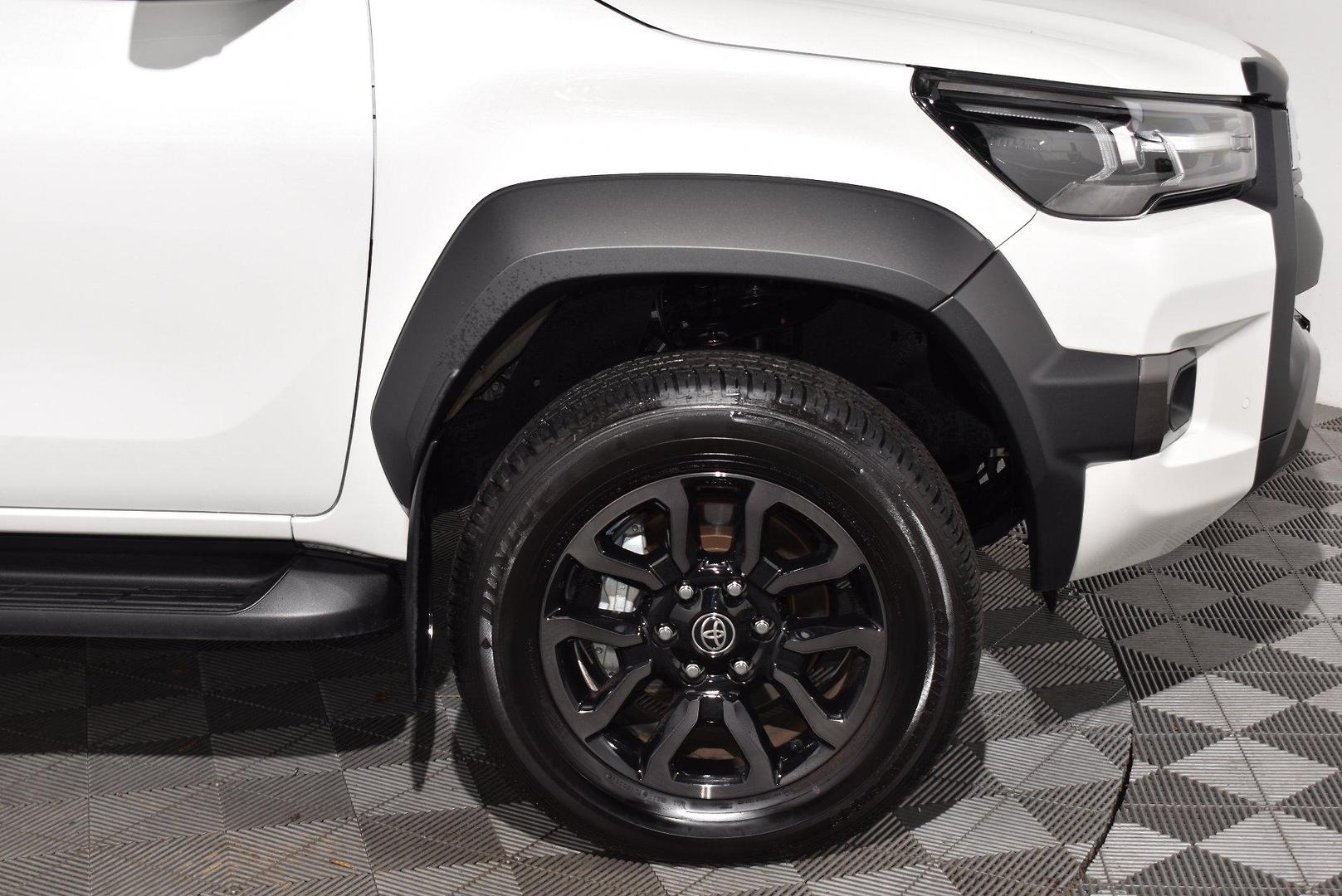 2024 Toyota Hilux Rogue 48V — photo 18