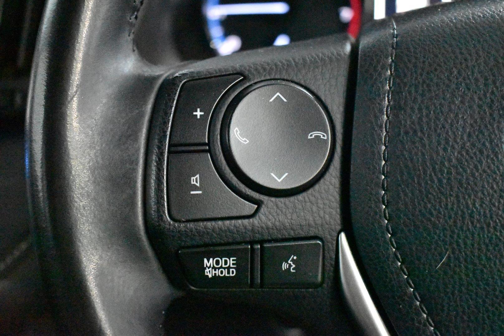 2018 Toyota RAV4 GXL — photo 19