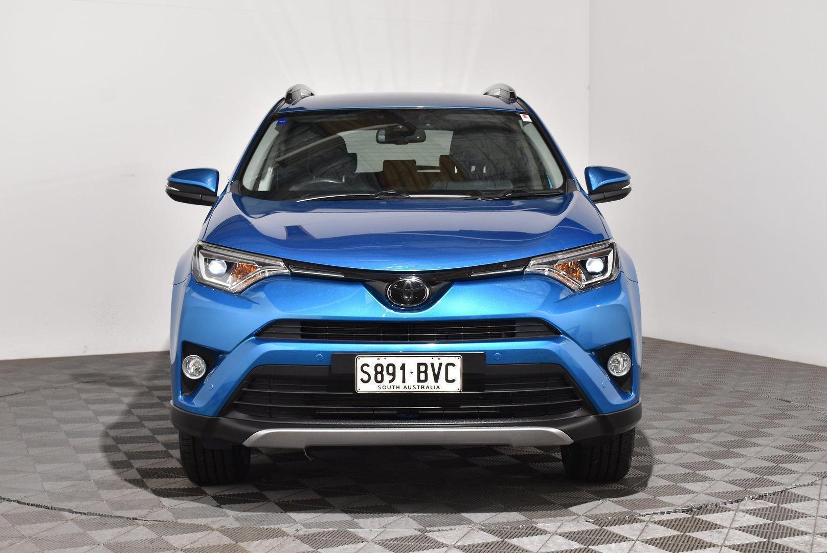 2018 Toyota RAV4 GXL — photo 3