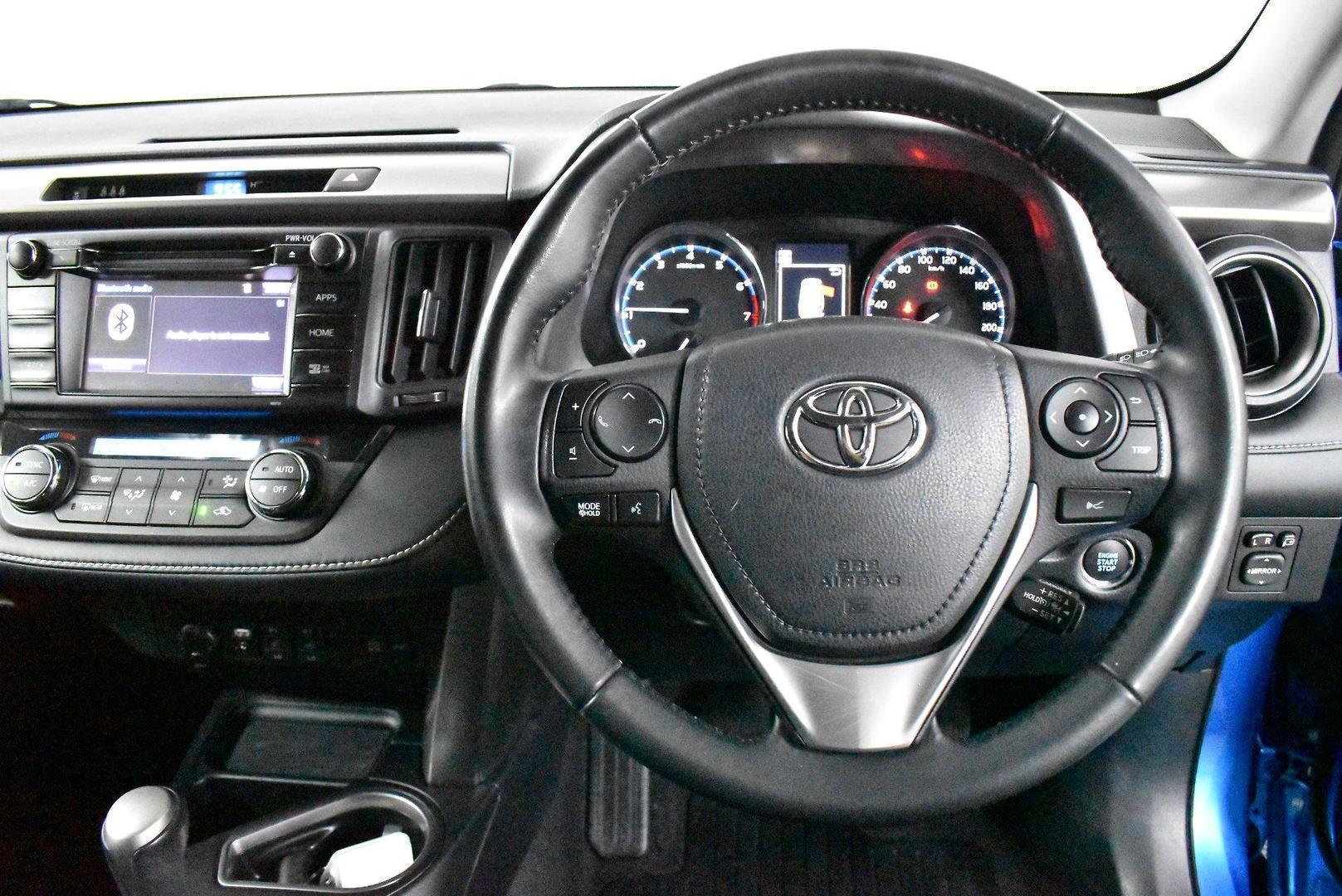 2018 Toyota RAV4 GXL — photo 5