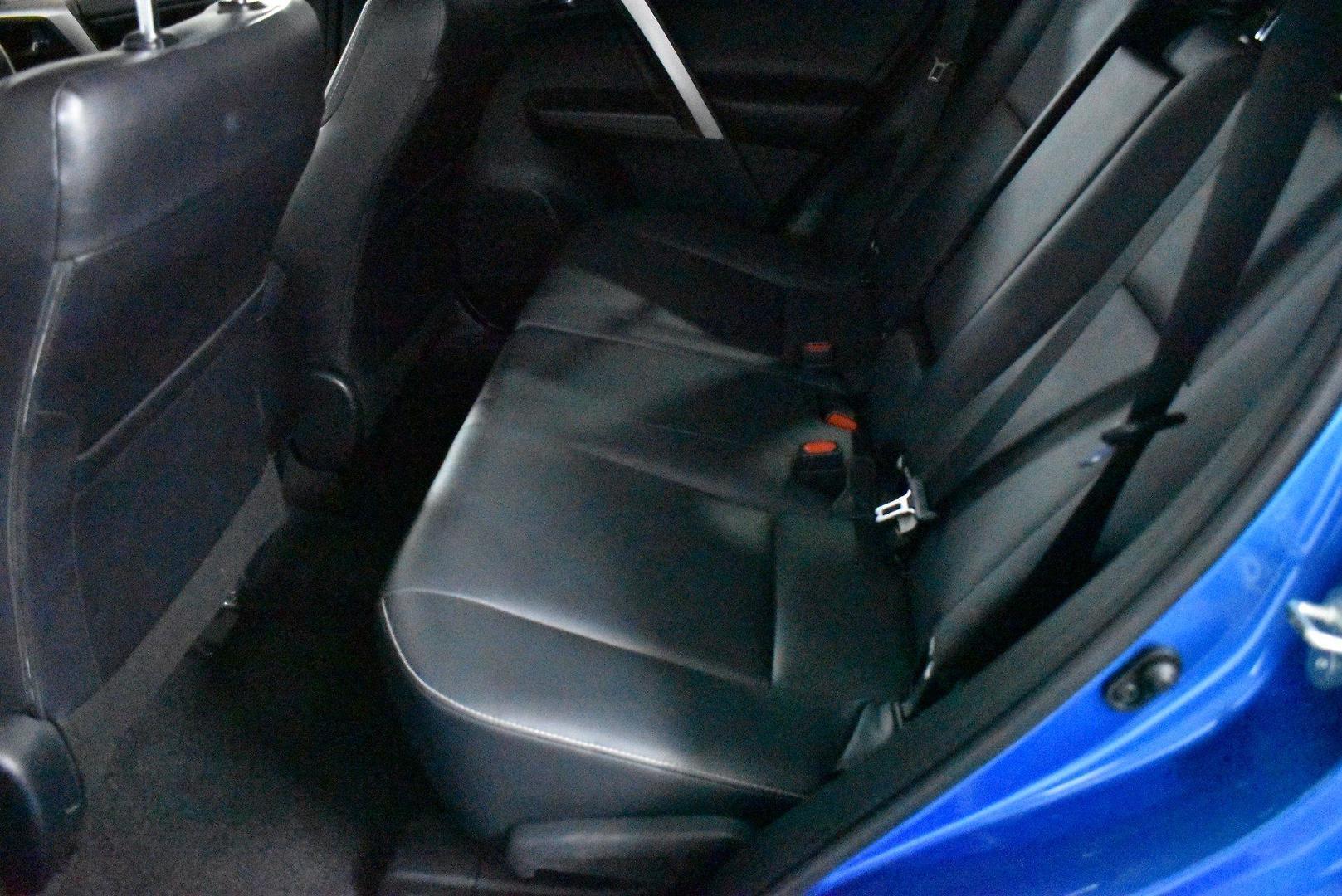 2018 Toyota RAV4 GXL — photo 8