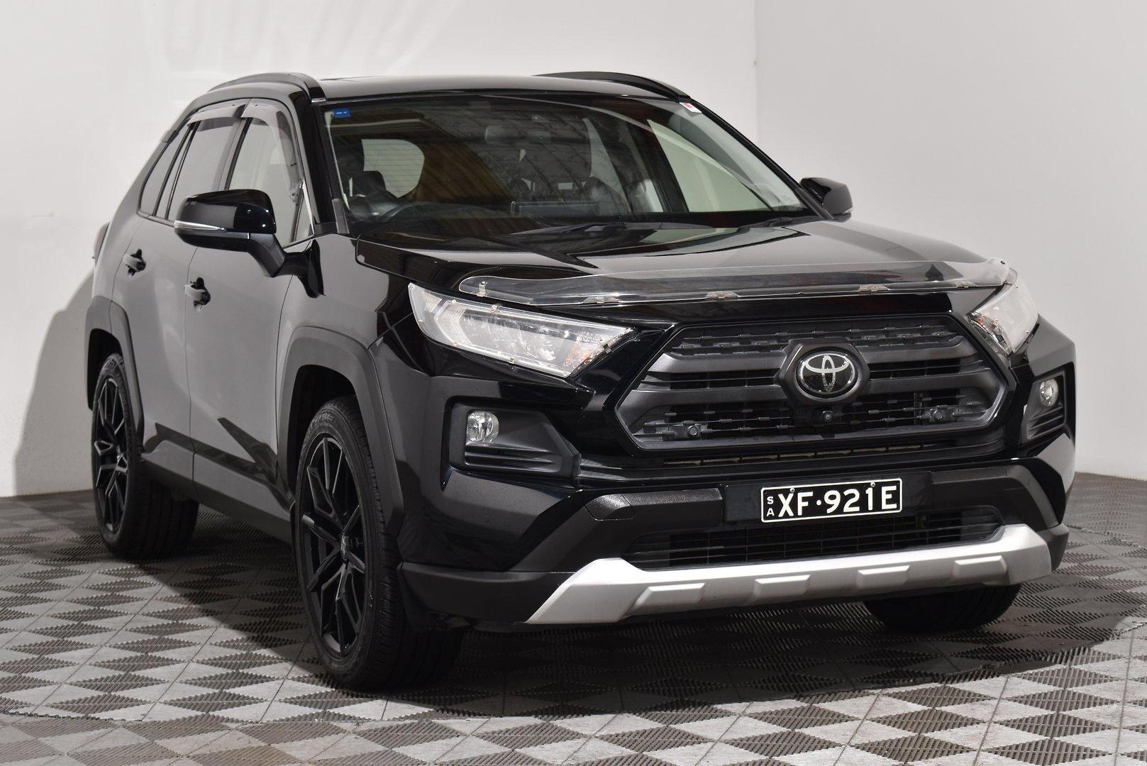 2020 Toyota RAV4 Edge — photo 1