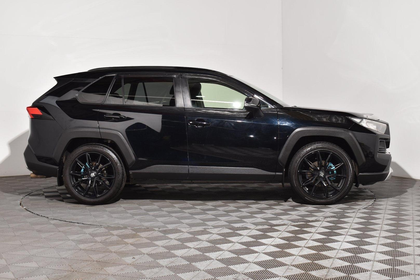 2020 Toyota RAV4 Edge — photo 10