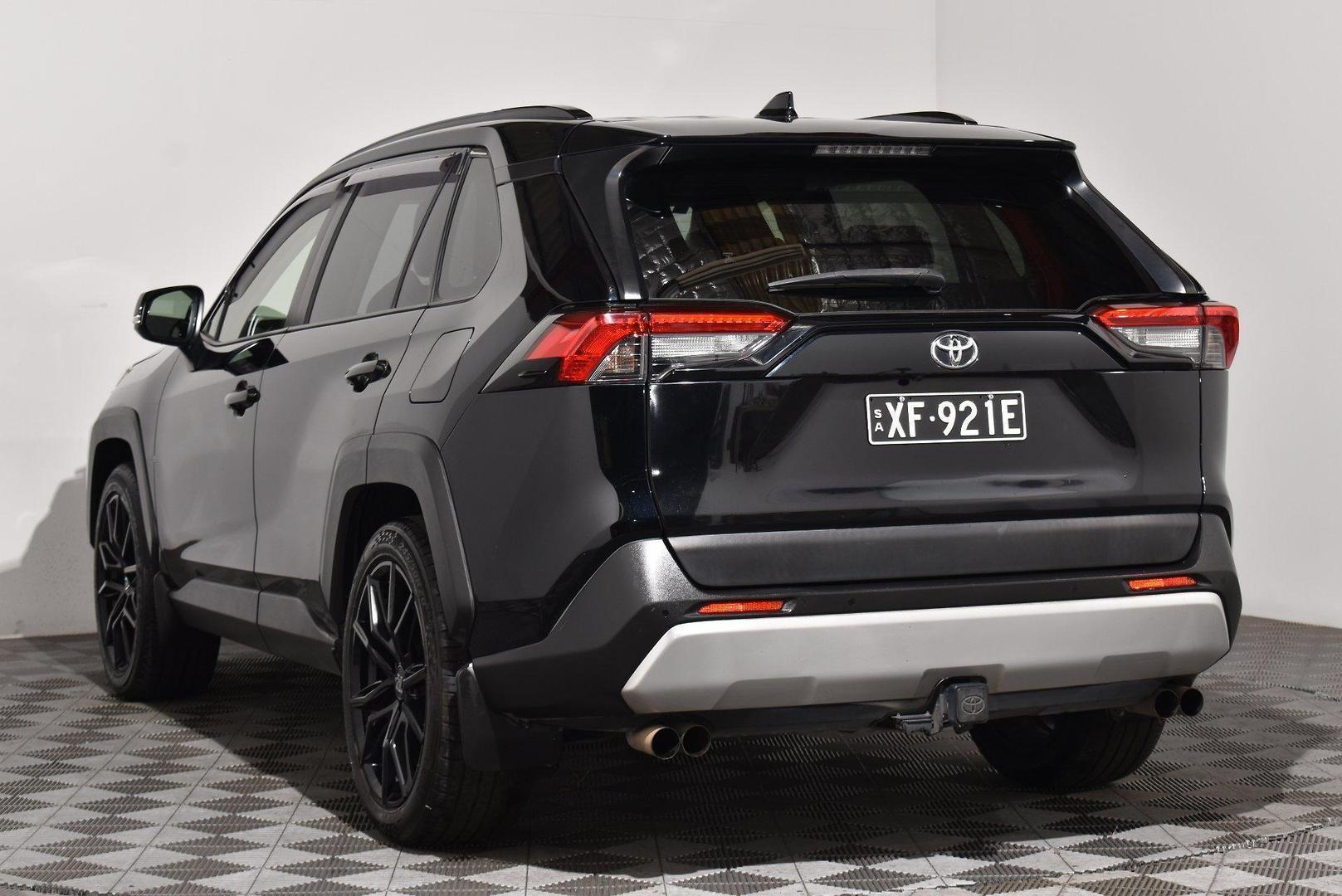 2020 Toyota RAV4 Edge — photo 2