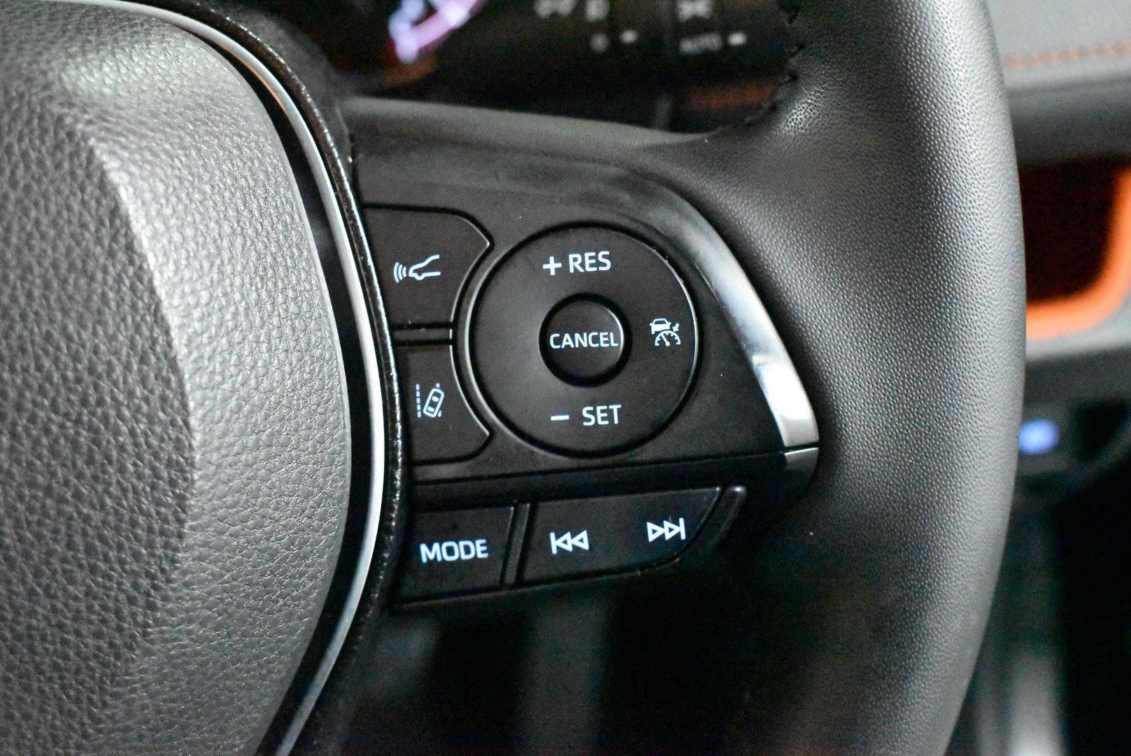 2020 Toyota RAV4 Edge — photo 22