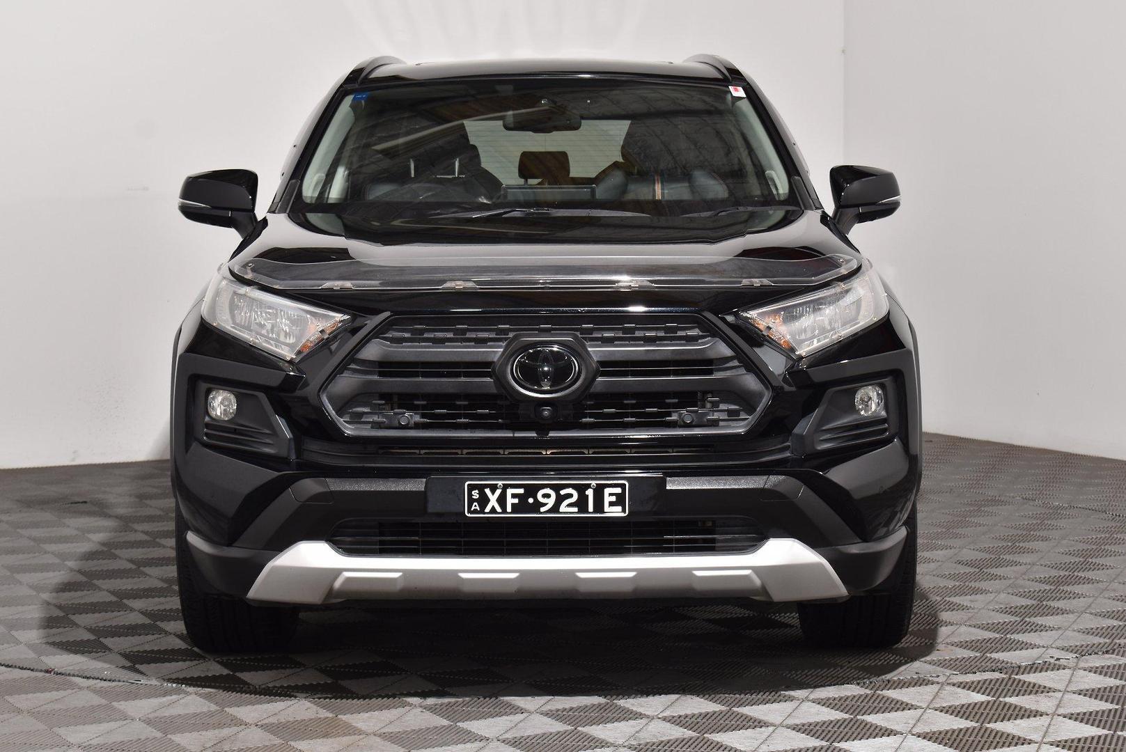 2020 Toyota RAV4 Edge — photo 3