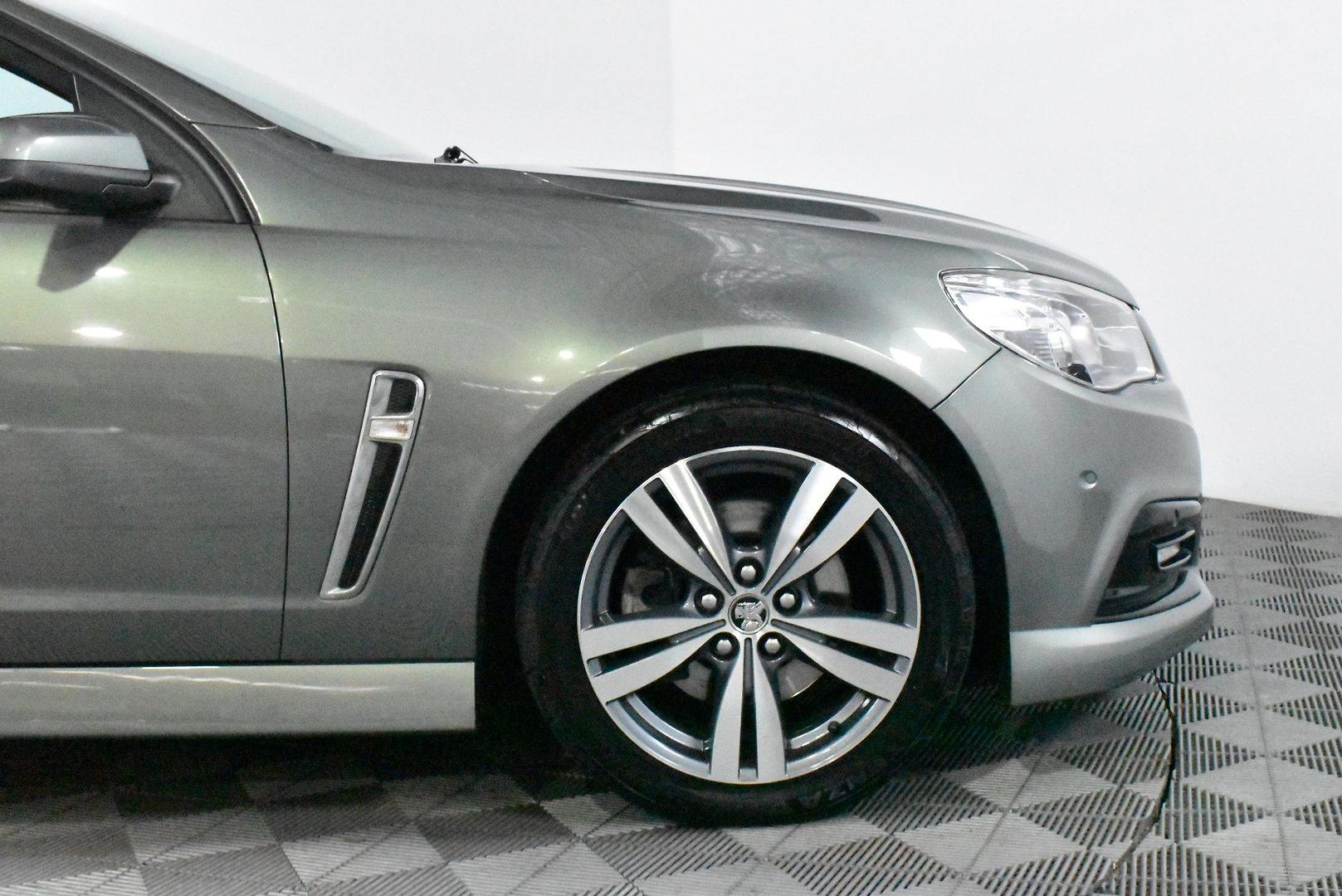 2015 Holden Commodore SS — photo 18