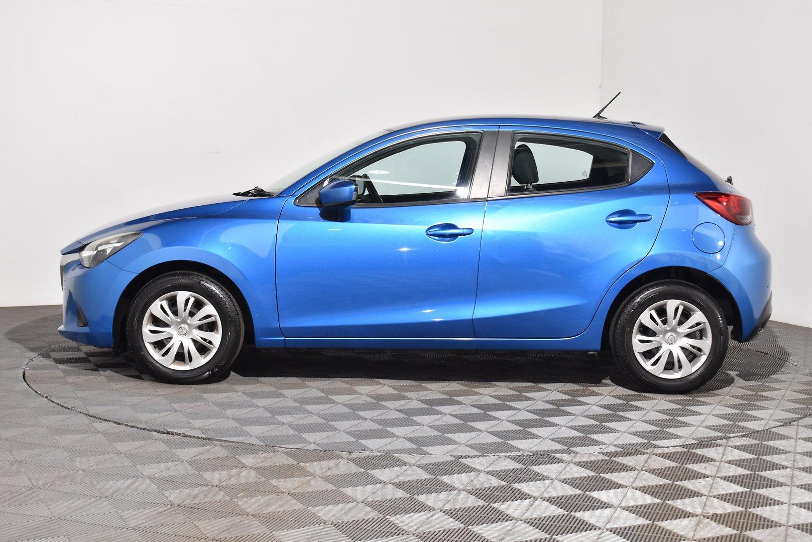 2016 Mazda 2 Neo — photo 11