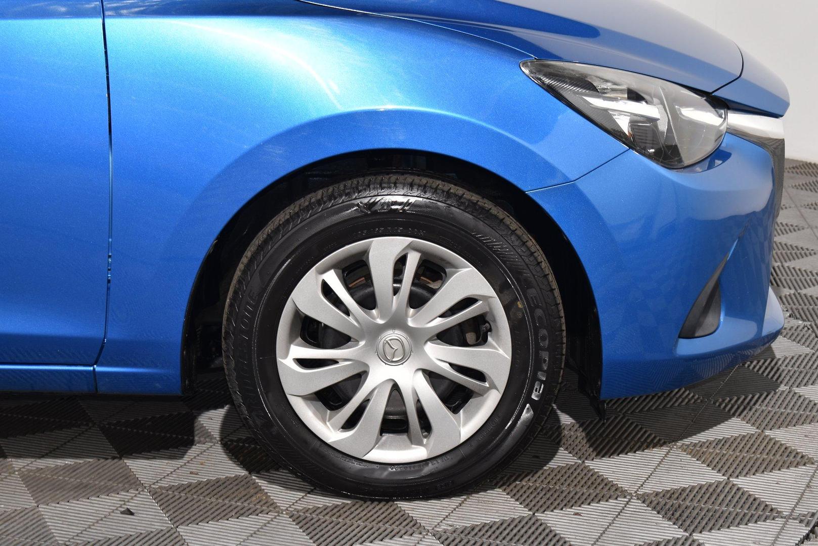 2016 Mazda 2 Neo — photo 18