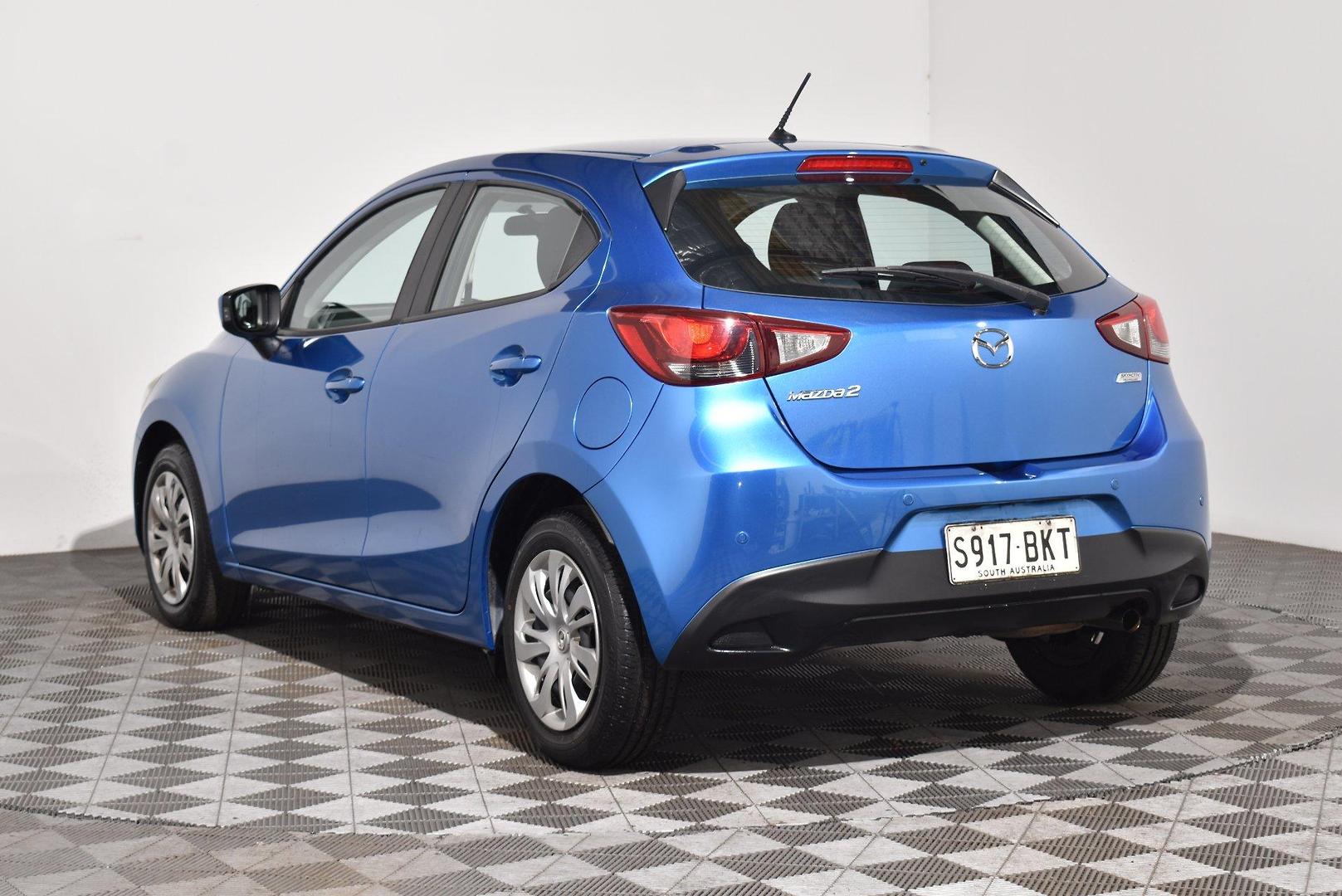 2016 Mazda 2 Neo — photo 2