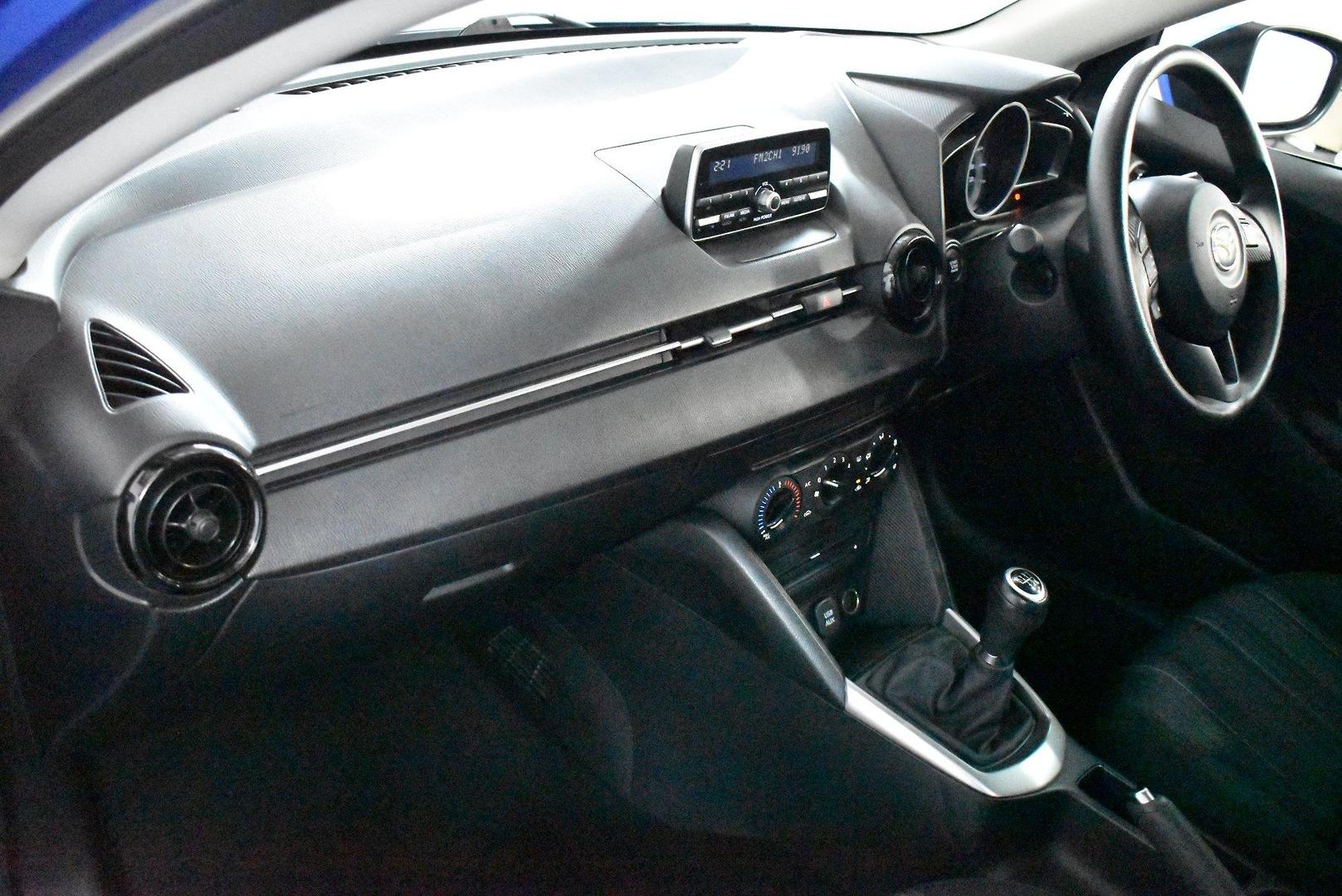 2016 Mazda 2 Neo — photo 6