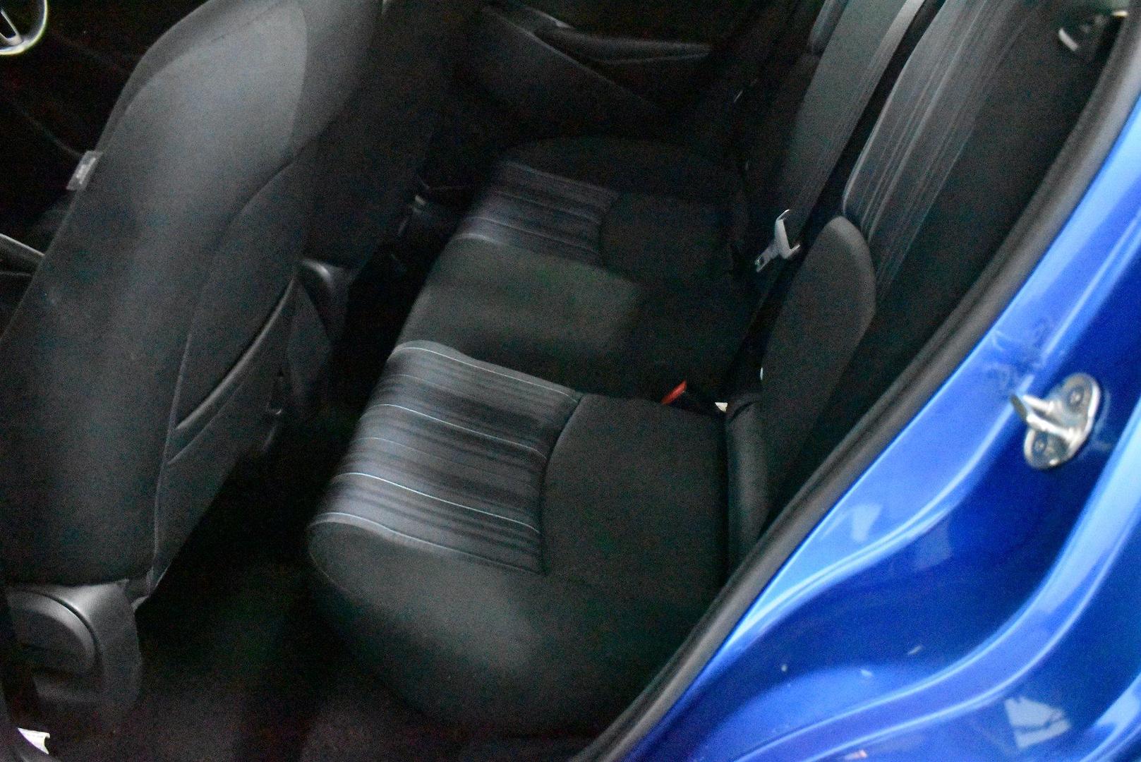2016 Mazda 2 Neo — photo 8