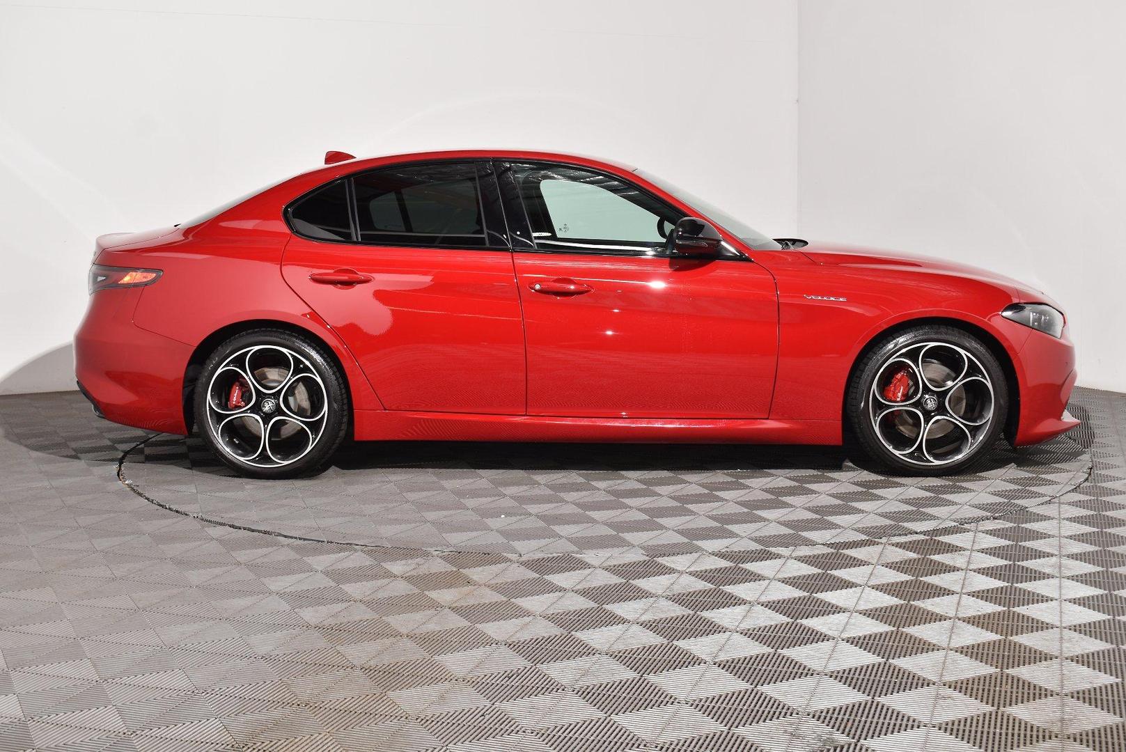 2023 Alfa Romeo Giulia Veloce — photo 10