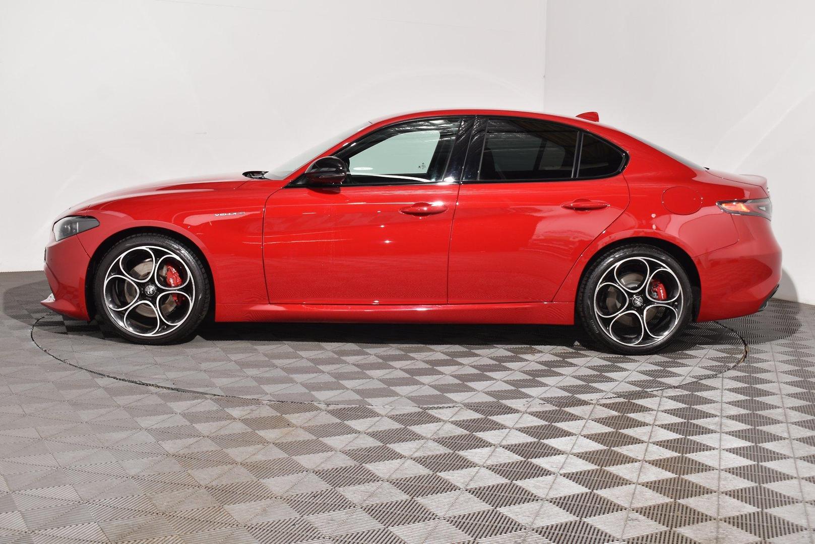 2023 Alfa Romeo Giulia Veloce — photo 11