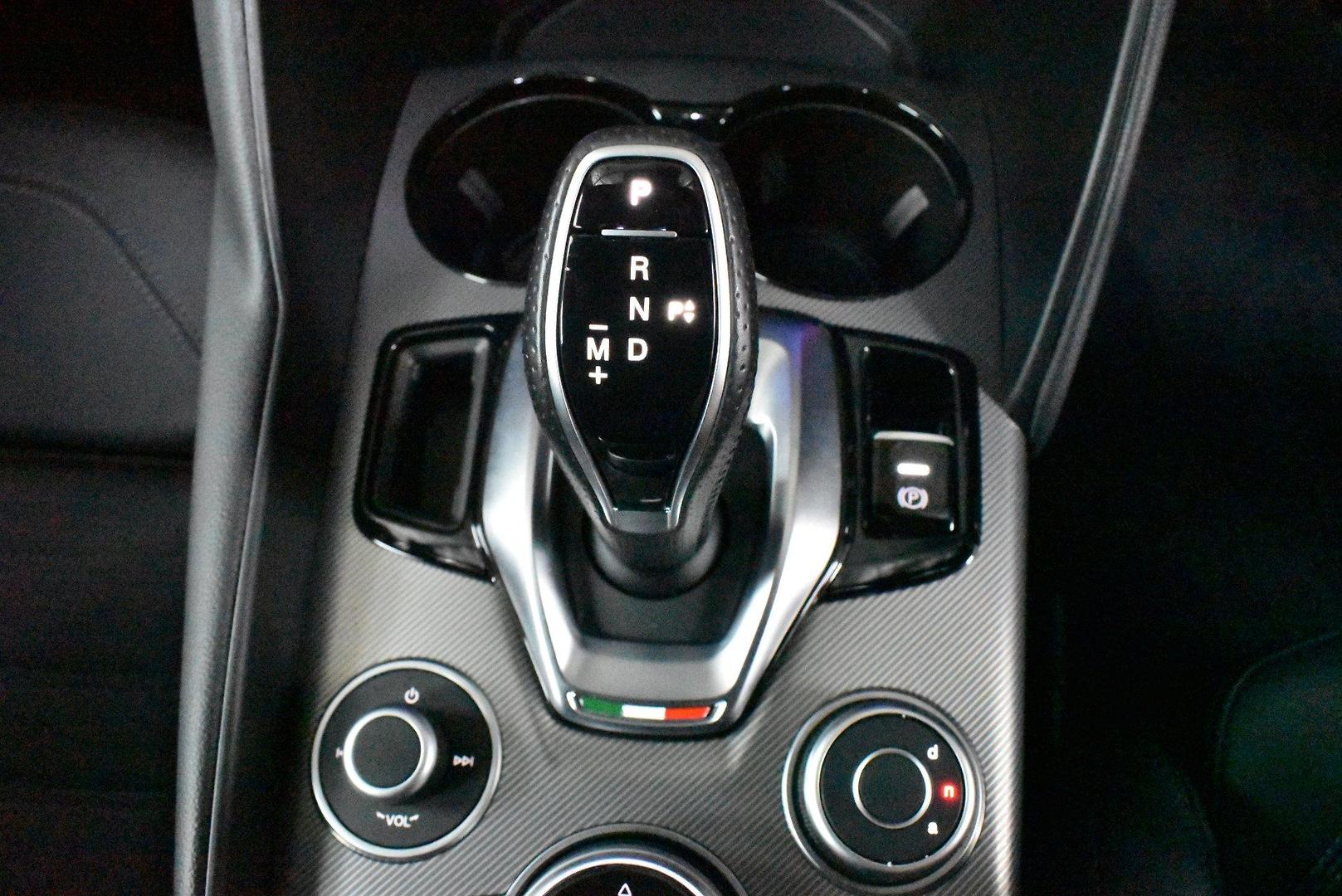 2023 Alfa Romeo Giulia Veloce — photo 20