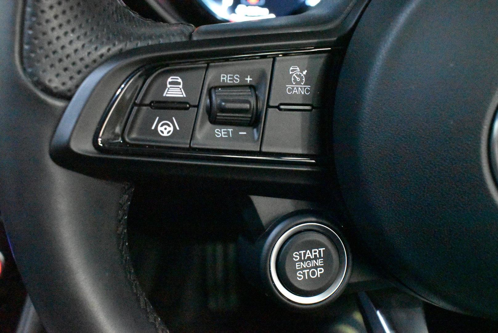 2023 Alfa Romeo Giulia Veloce — photo 21