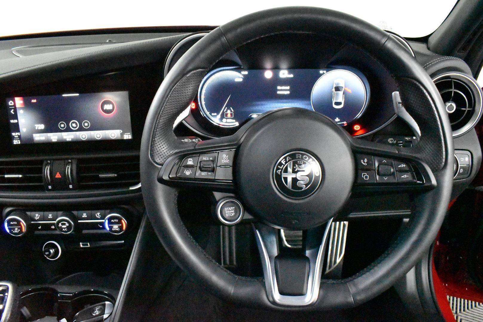 2023 Alfa Romeo Giulia Veloce — photo 5