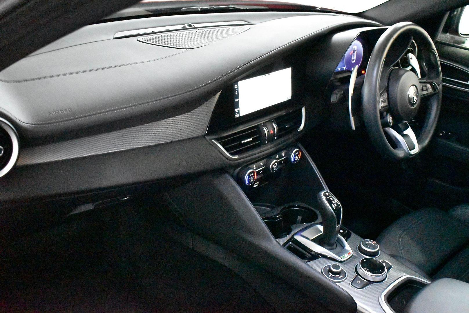 2023 Alfa Romeo Giulia Veloce — photo 6