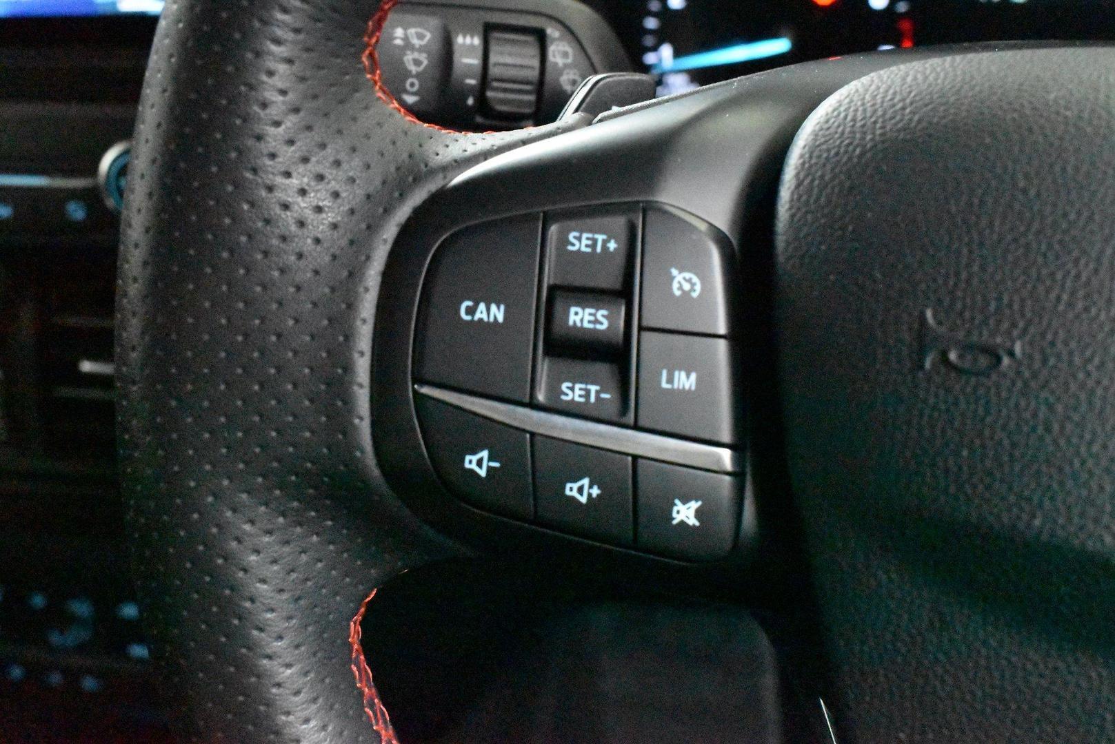 2020 Ford Focus STLine — photo 20