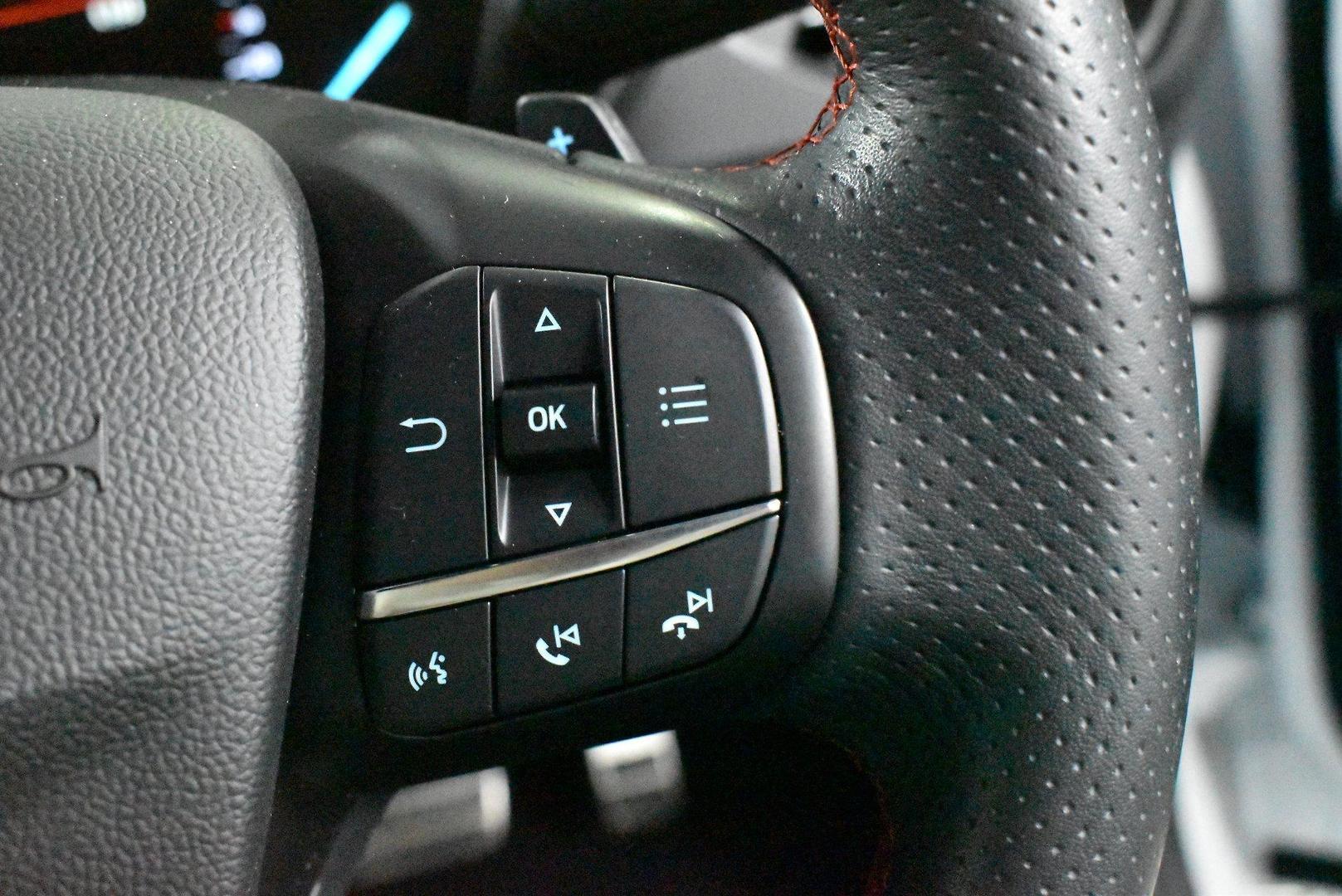 2020 Ford Focus STLine — photo 21