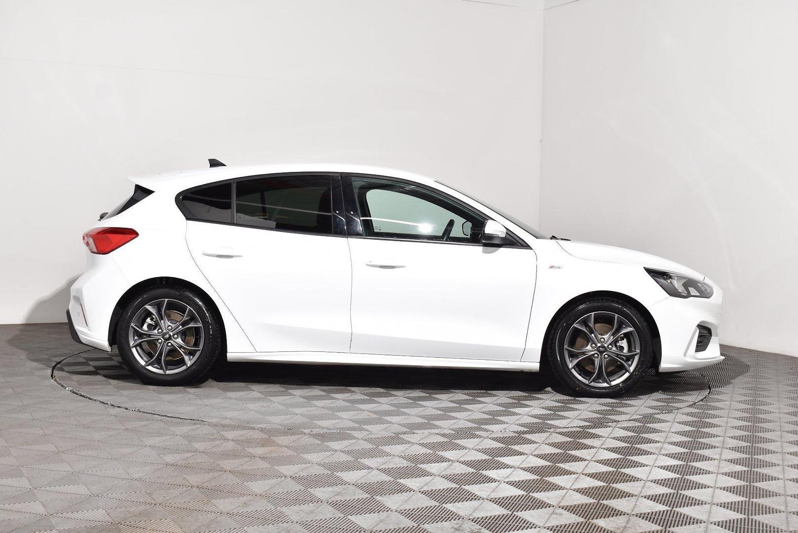 2020 Ford Focus STLine — photo 9