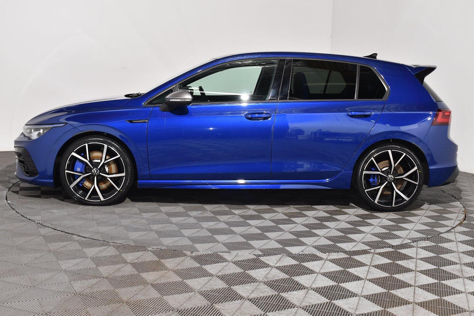 2022 Volkswagen Golf R — photo 10