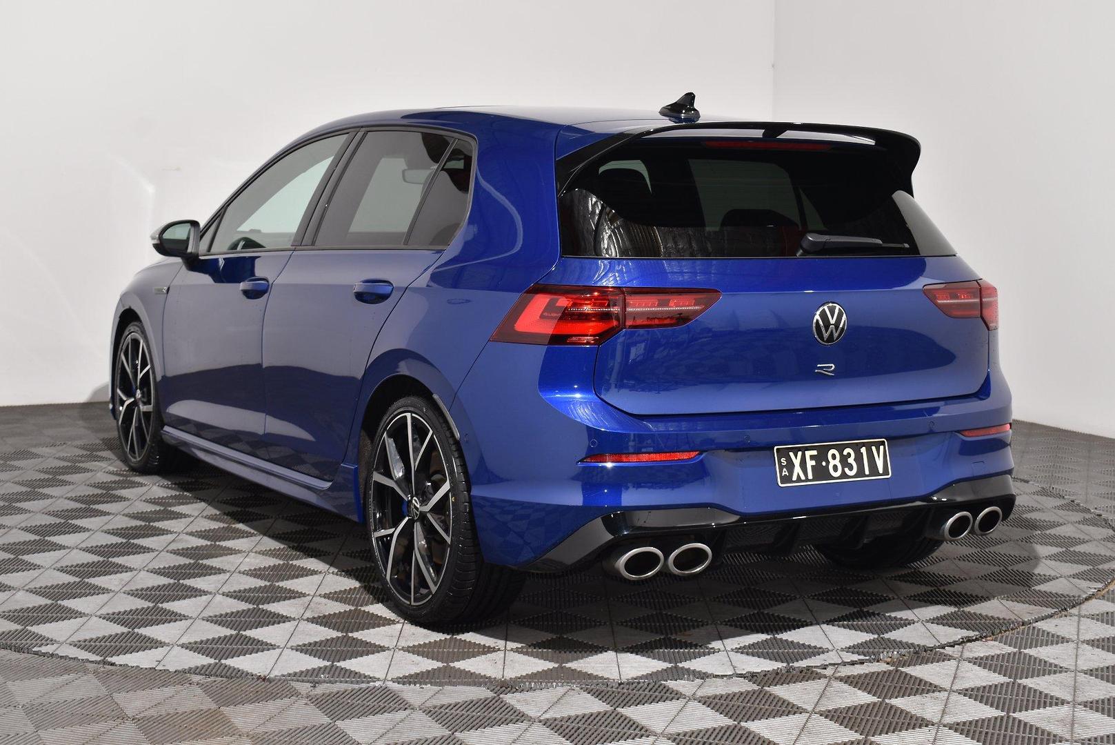 2022 Volkswagen Golf R — photo 2