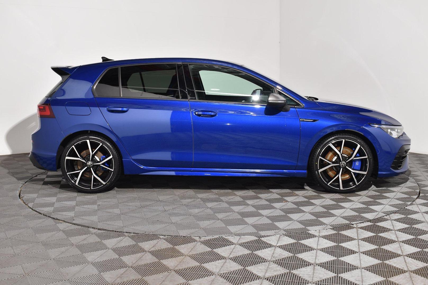2022 Volkswagen Golf R — photo 9