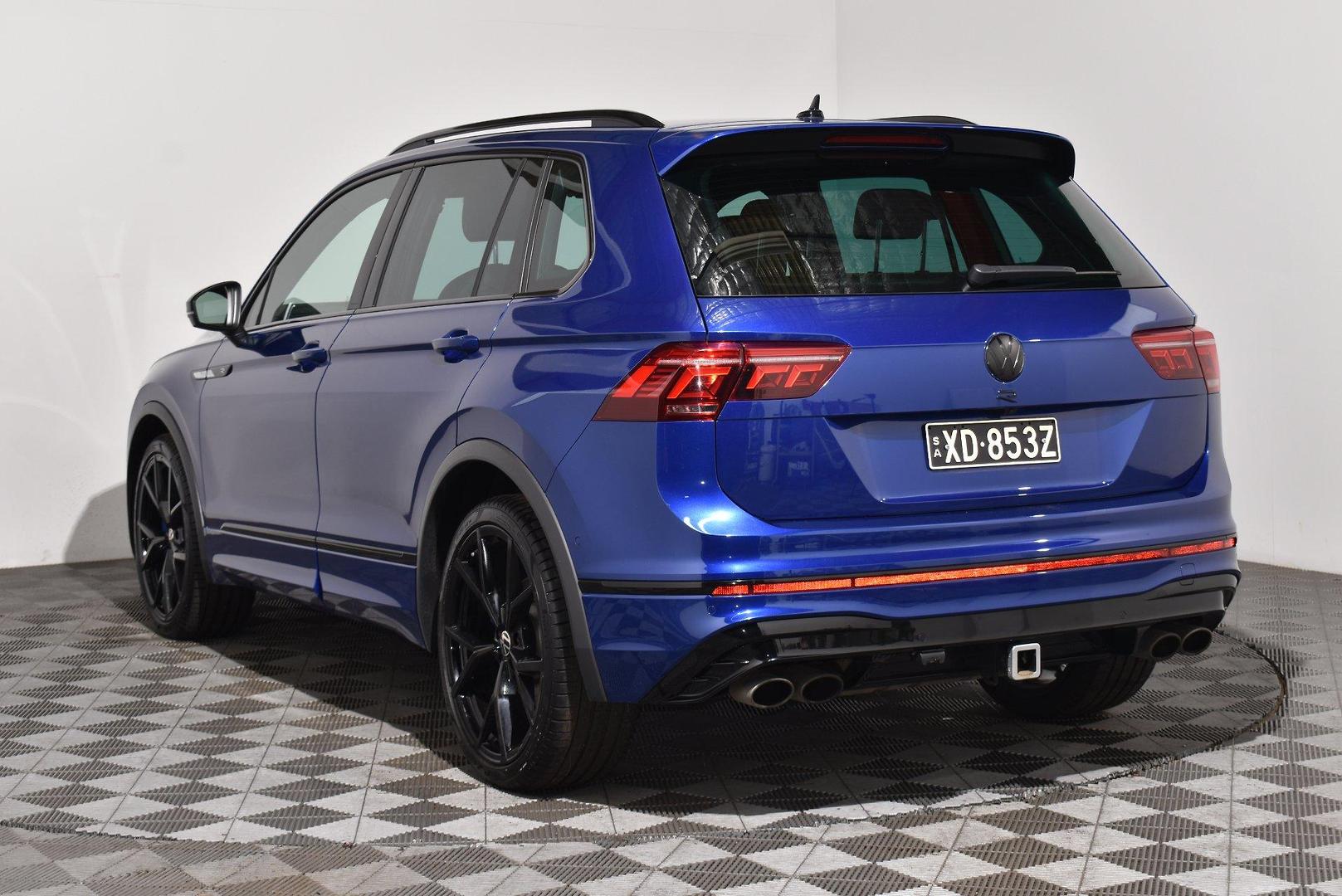 2023 Volkswagen Tiguan R — photo 2