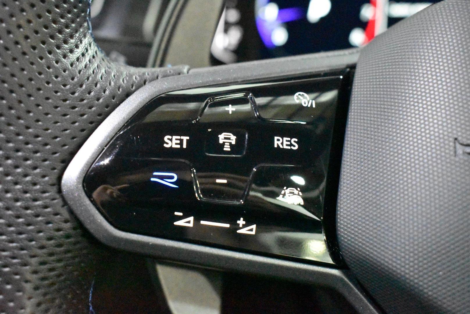 2023 Volkswagen Tiguan R — photo 21