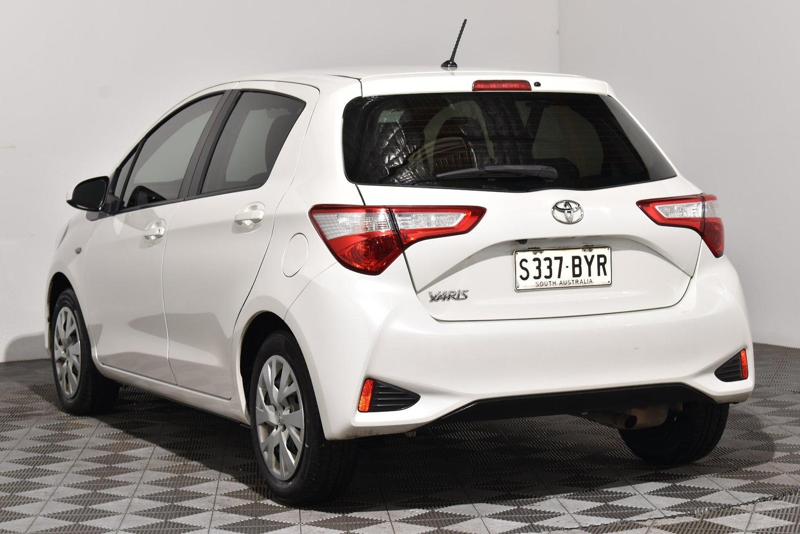 2018 Toyota Yaris Ascent — photo 2