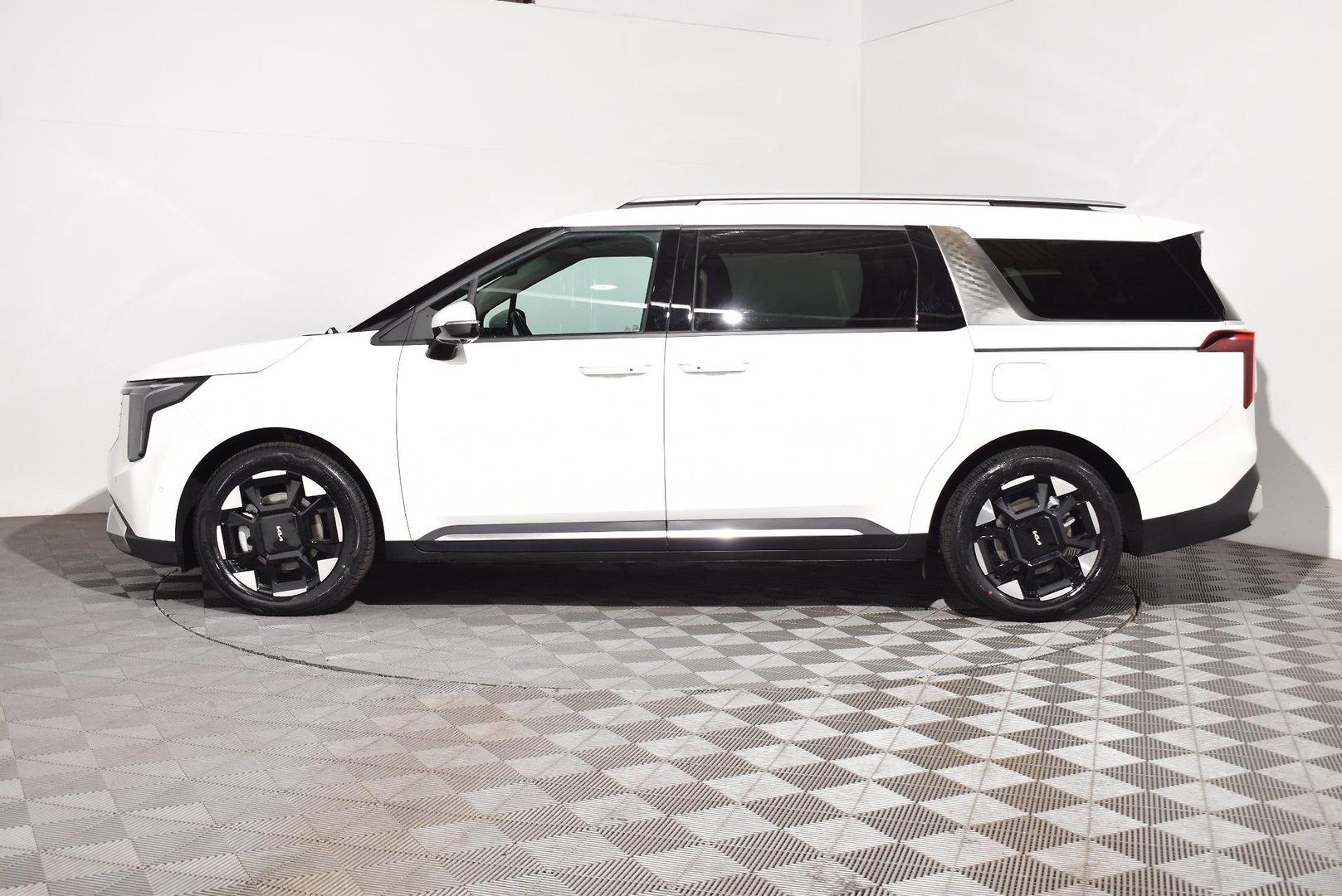 2024 Kia Carnival GTLine — photo 13