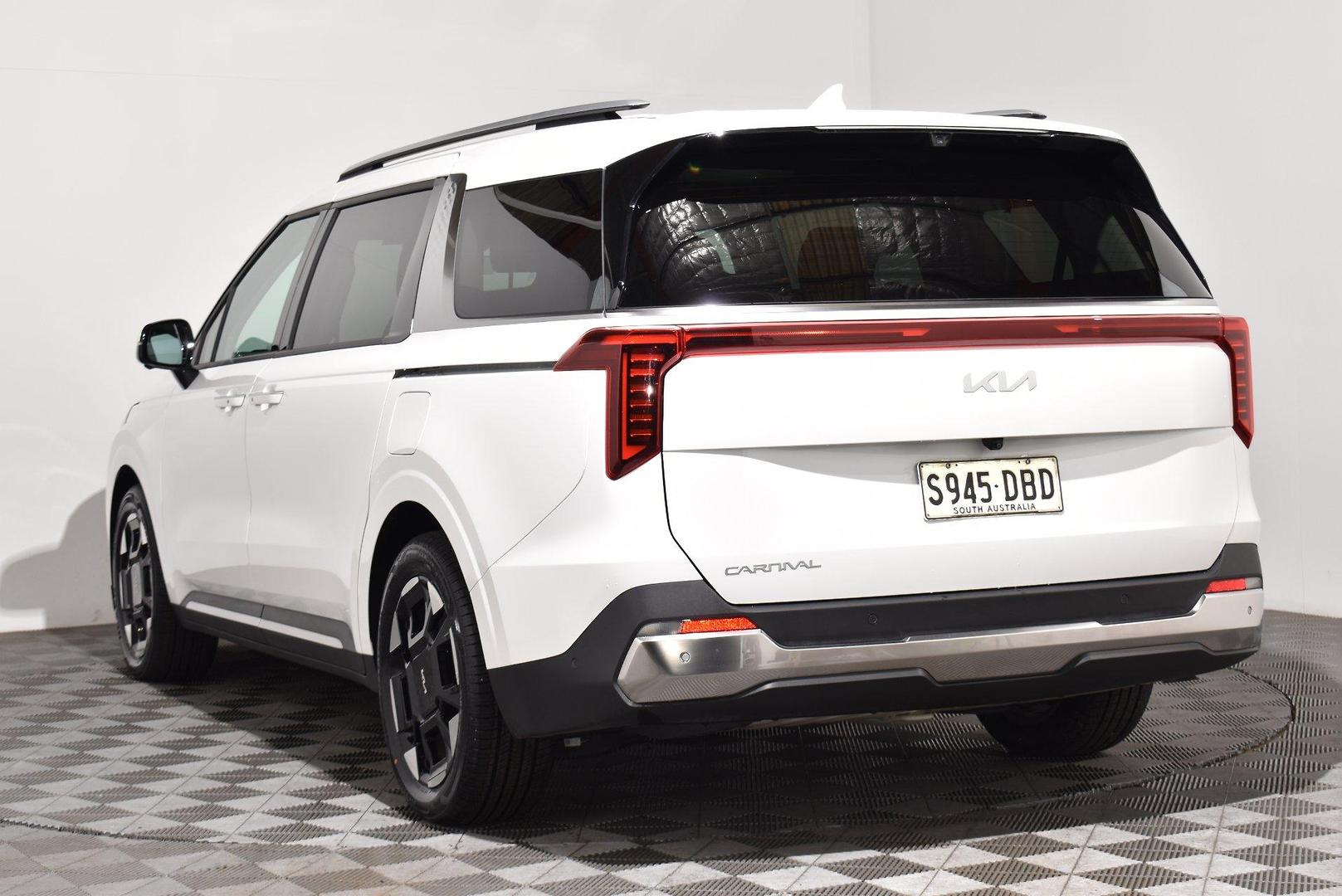 2024 Kia Carnival GTLine — photo 2