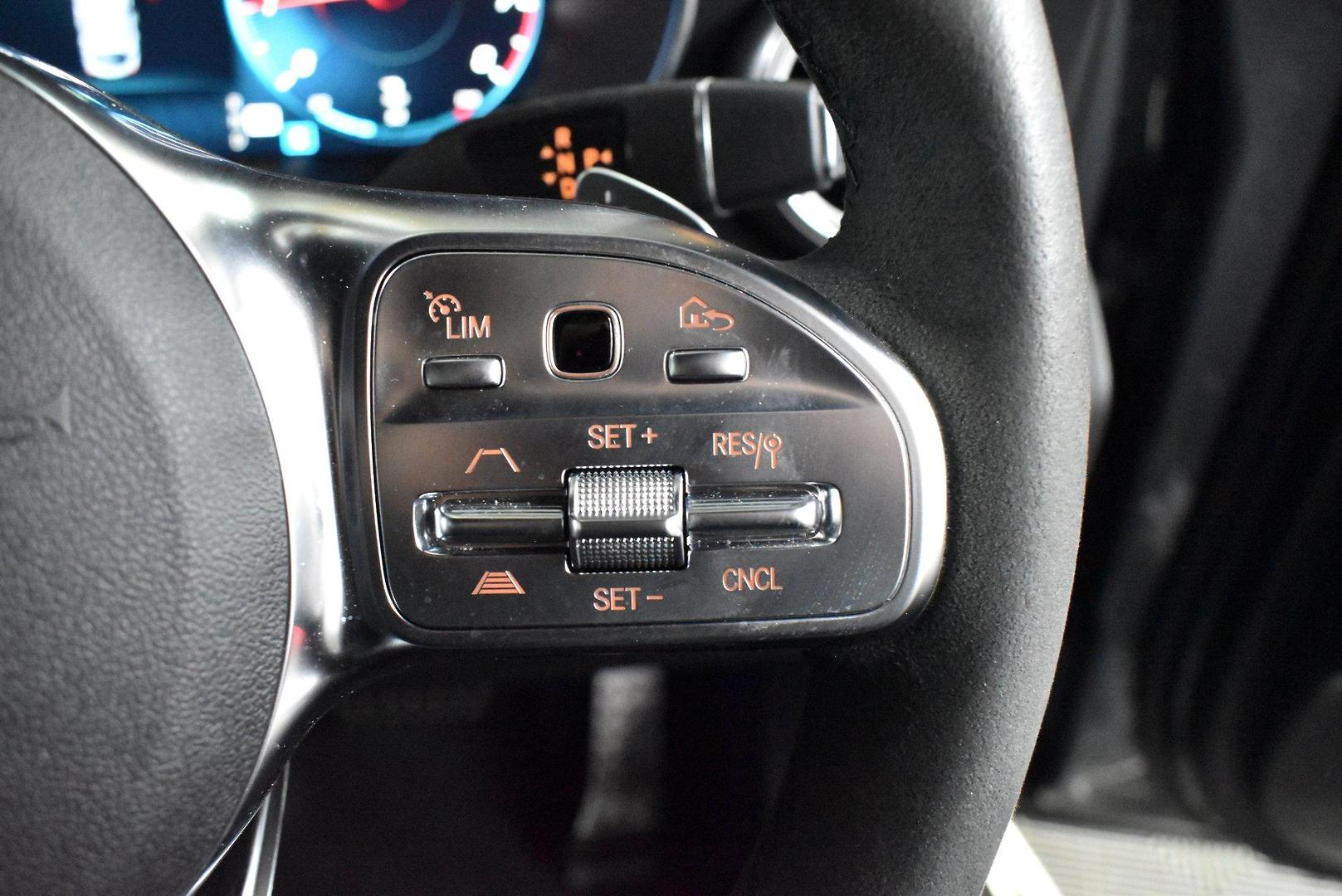 2022 Mercedes-Benz GLC-Class GLC300 — photo 21