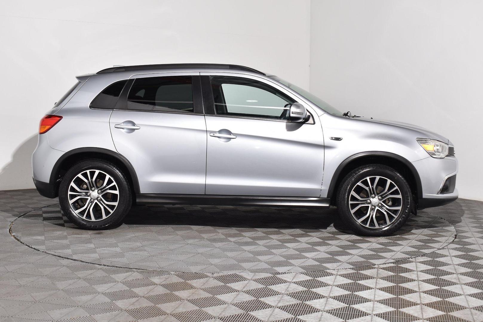 2016 Mitsubishi ASX LS — photo 10