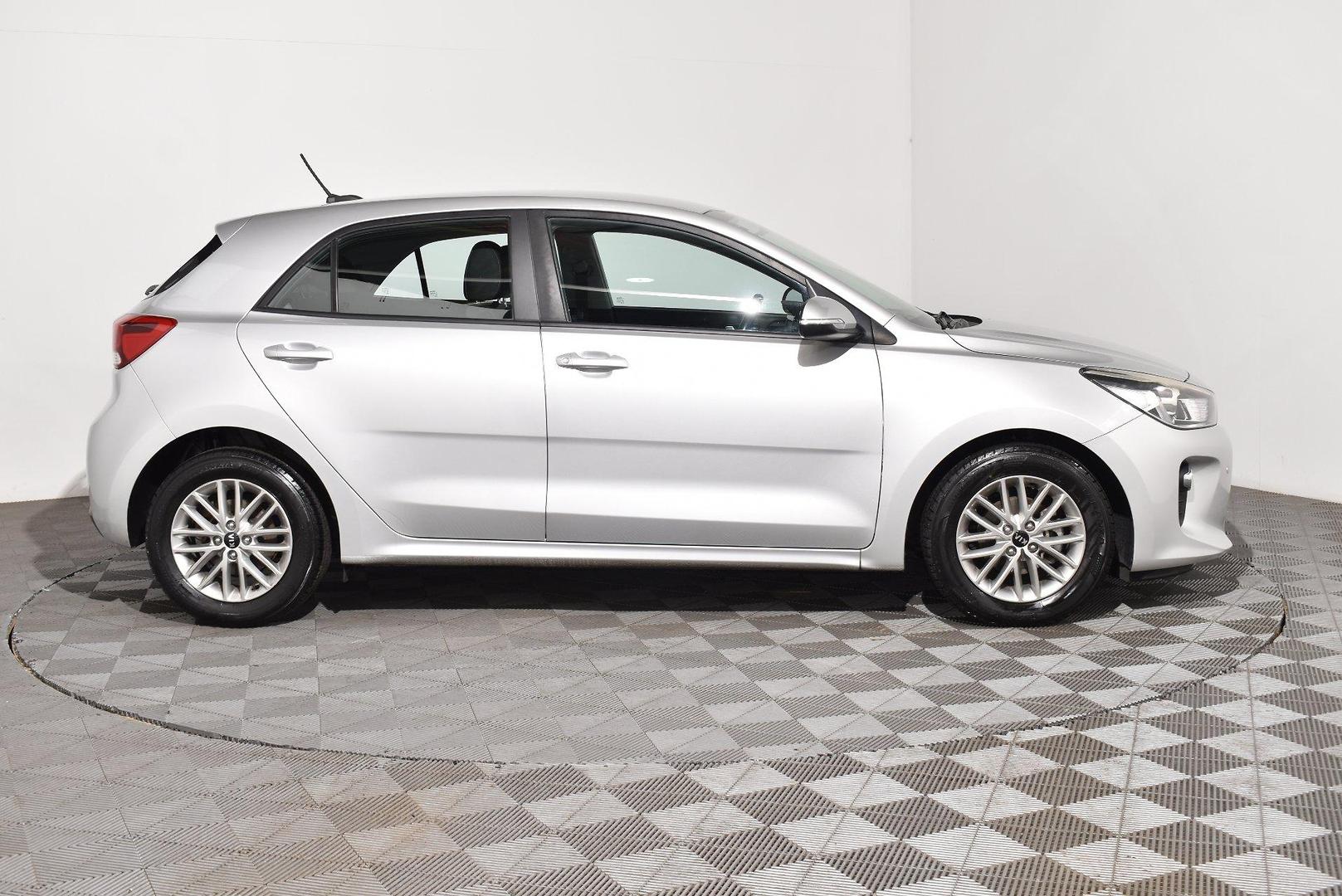 2017 Kia Rio Si — photo 10