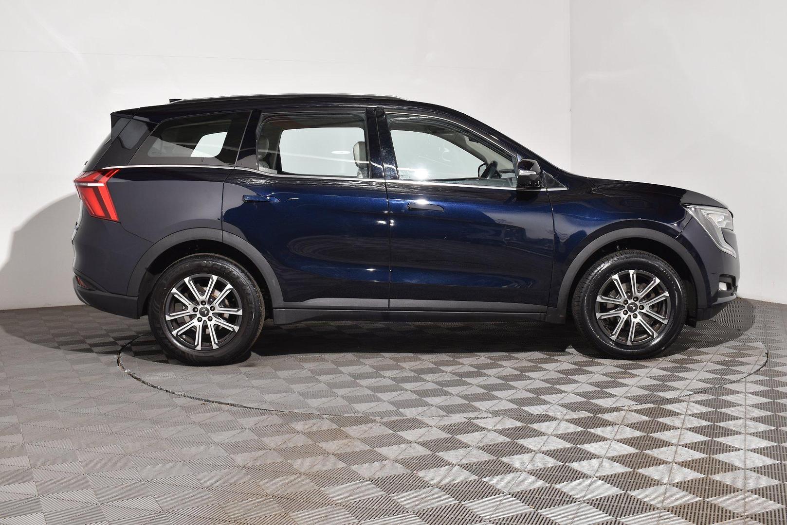2023 Mahindra XUV700 AX7L — photo 10